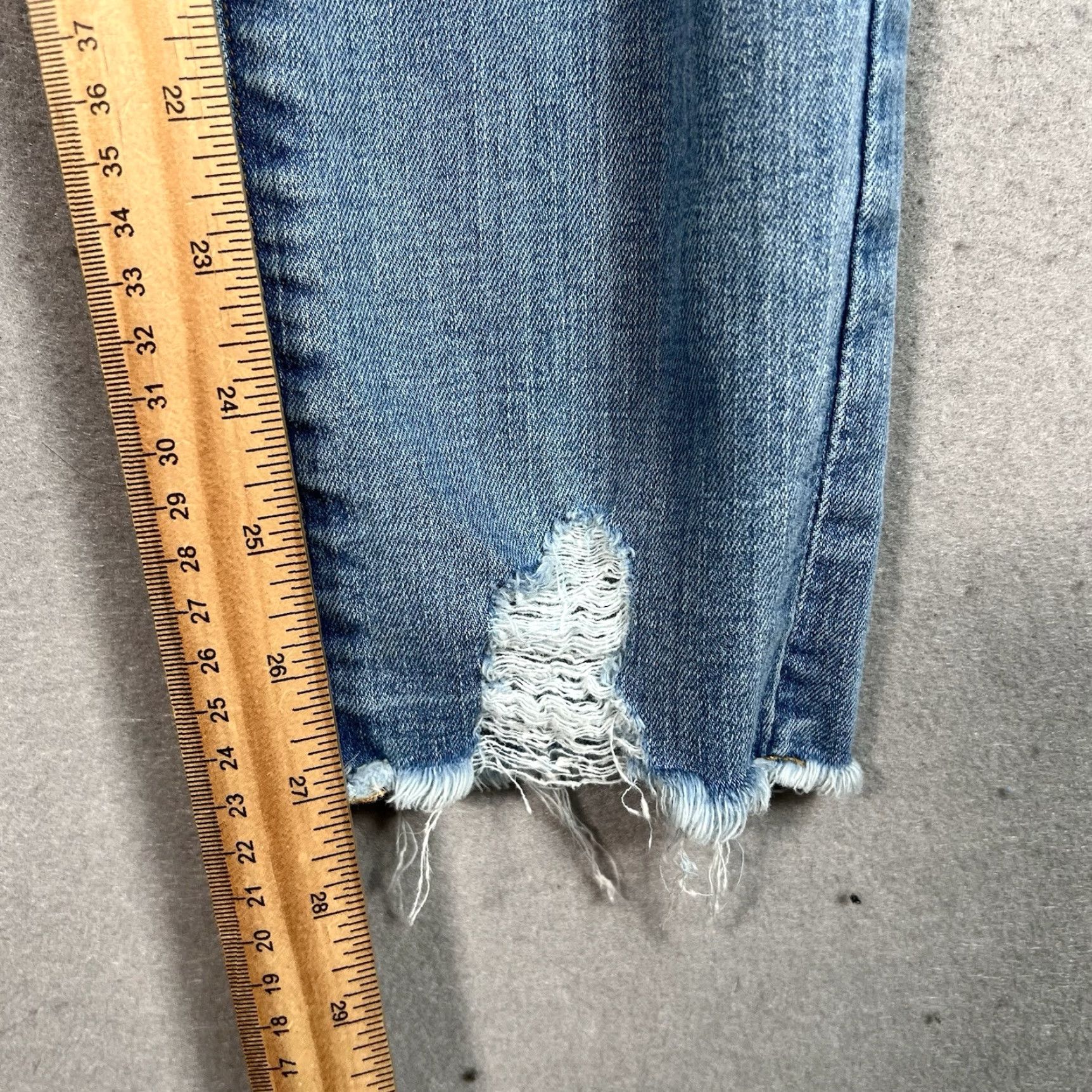 Madewell Madewell 9" High-Rise Skinny Jeans in Ontario Wash Distressed-Hem Edition 23 Women Jeans Size 40" / US 18 - 5 Thumbnail