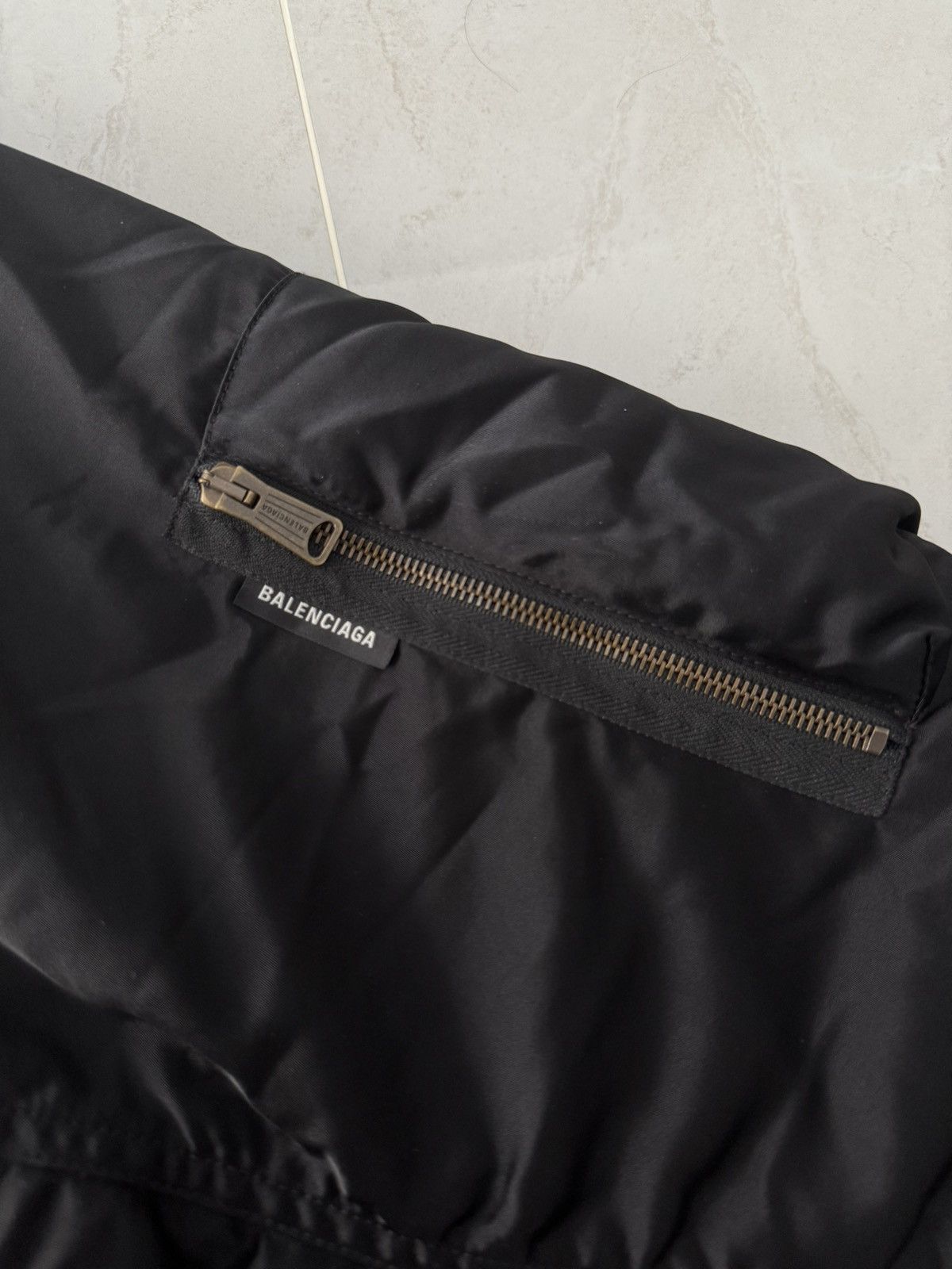 Balenciaga Balenciaga SS23 Runway Shrunk Bomber Jacket Sz.L Size L / US 10 / IT 46 - 10 Thumbnail