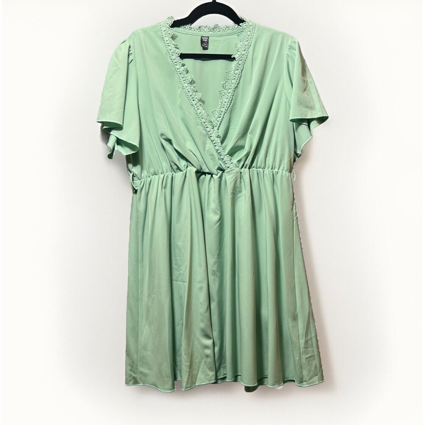 Shein SHEIN Curve Dress 1XL Green Short Sleeve Mini Surplice Neckl Size XL / US 12-14 / IT 48-50 - 1 Thumbnail