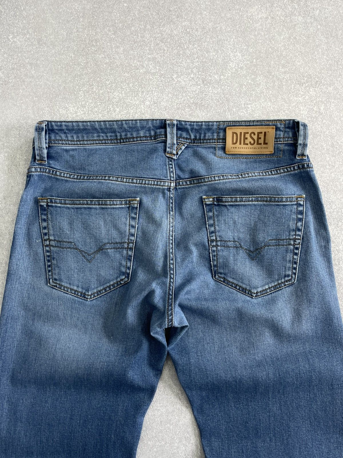 Diesel Diesel Larkee Straight Fit y2k Low Rise Leather Patch Jeans Size US 33 - 2 Thumbnail