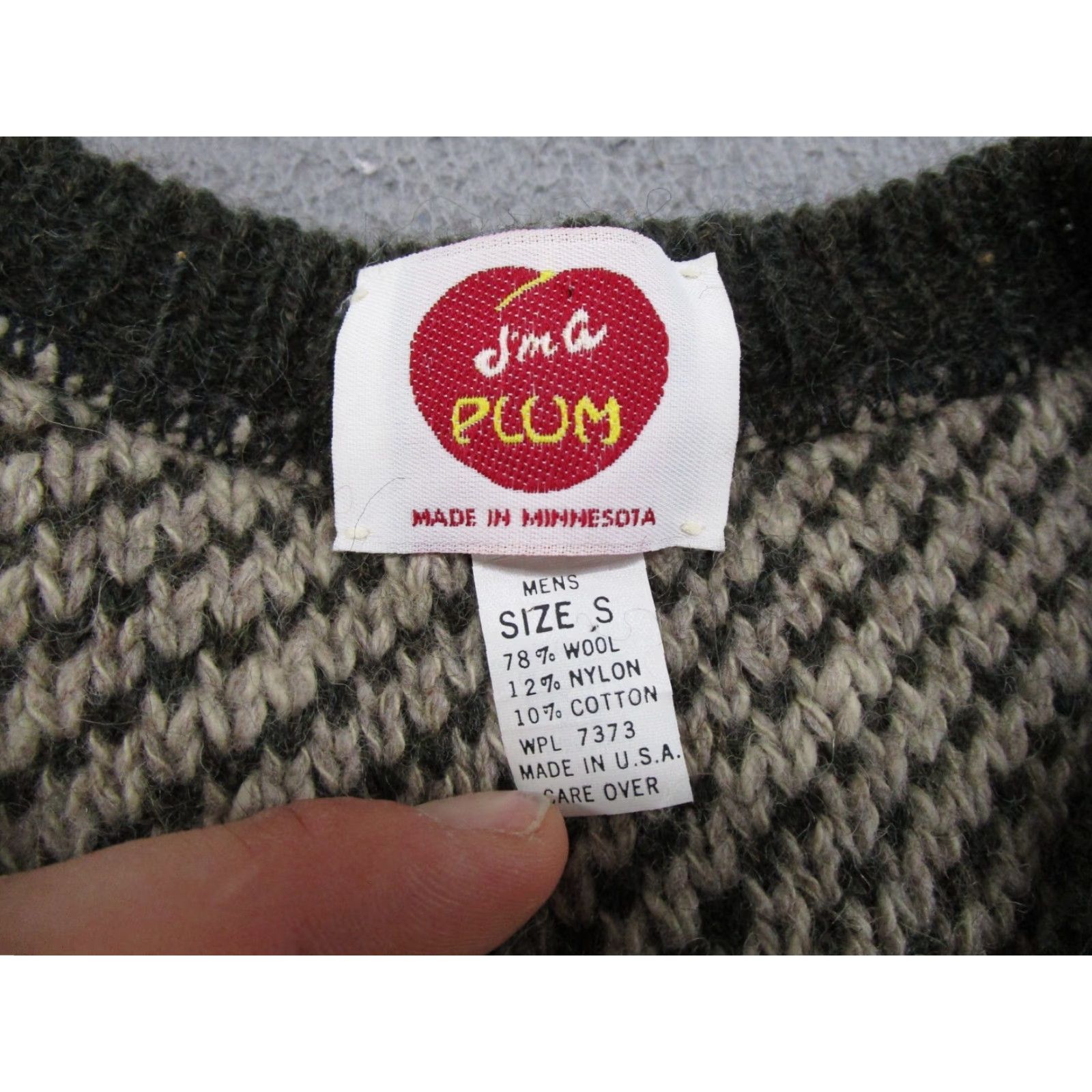 Vintage VINTAGE Jma Plum Wool Blend V-Neck Sweater Mens Size S Made In USA Warm Size US S / EU 44-46 / 1 - 2 Thumbnail