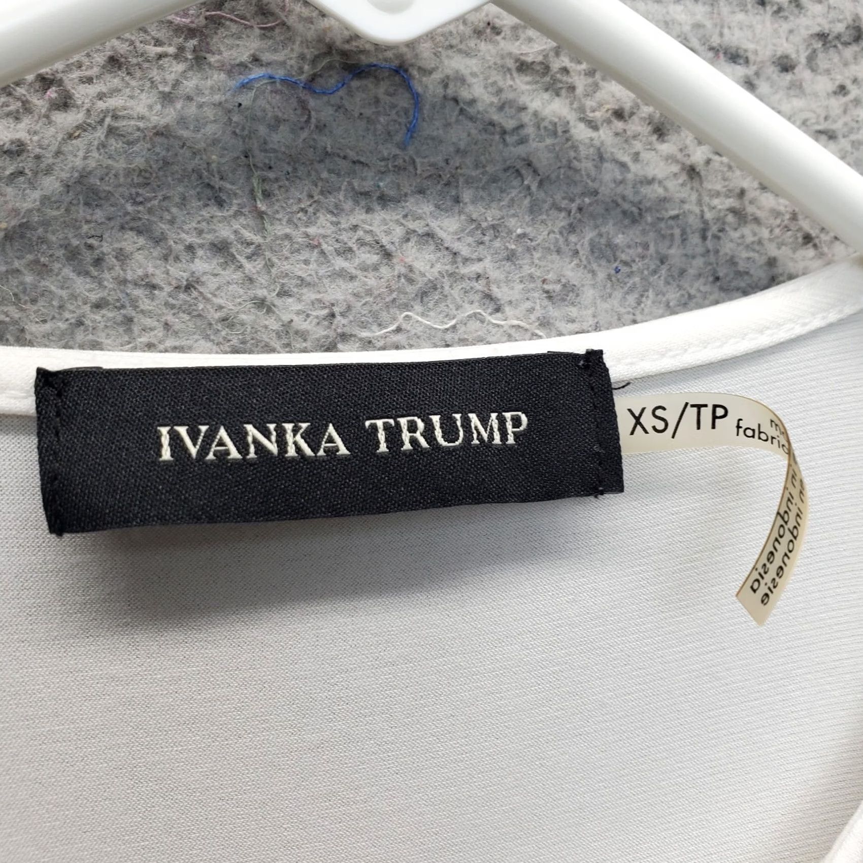 Vintage Ivanka Trump Blouse Womens XS White Long Sleeve V Neck Slit Lace Up Detail Shirt Size XS / US 0-2 / IT 36-38 - 6 Thumbnail