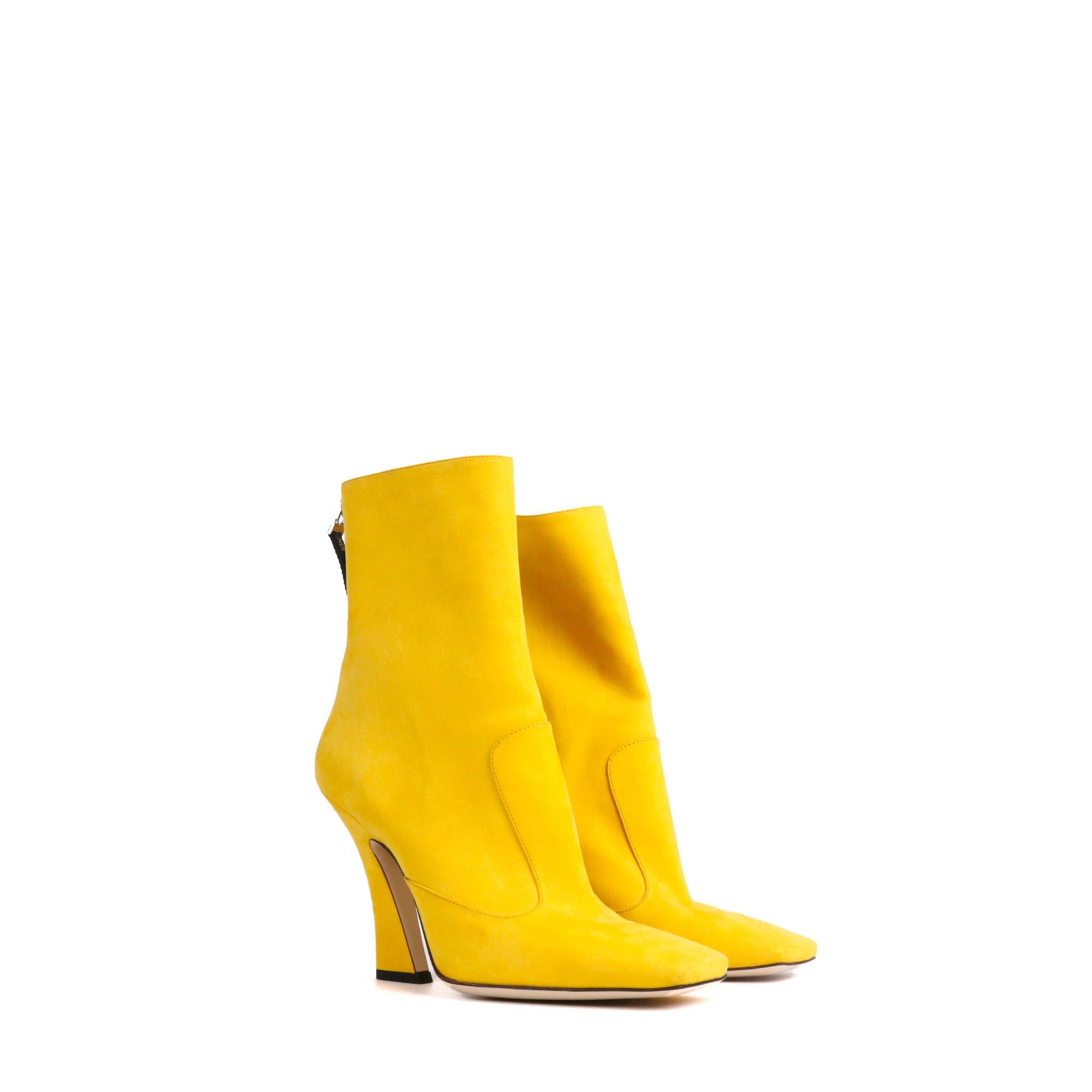 Fendi FENDI - FFreedom Fendi heeled ankle boots in yellow suede (T37) Size US 6 / IT 36 - 1 Thumbnail