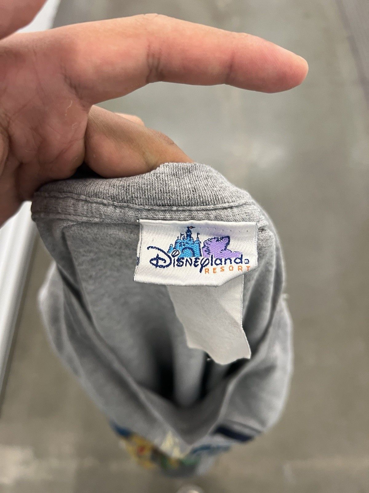 Disney Disneyland 2005 grey tee Size large Size US L / EU 52-54 / 3 - 7 Thumbnail