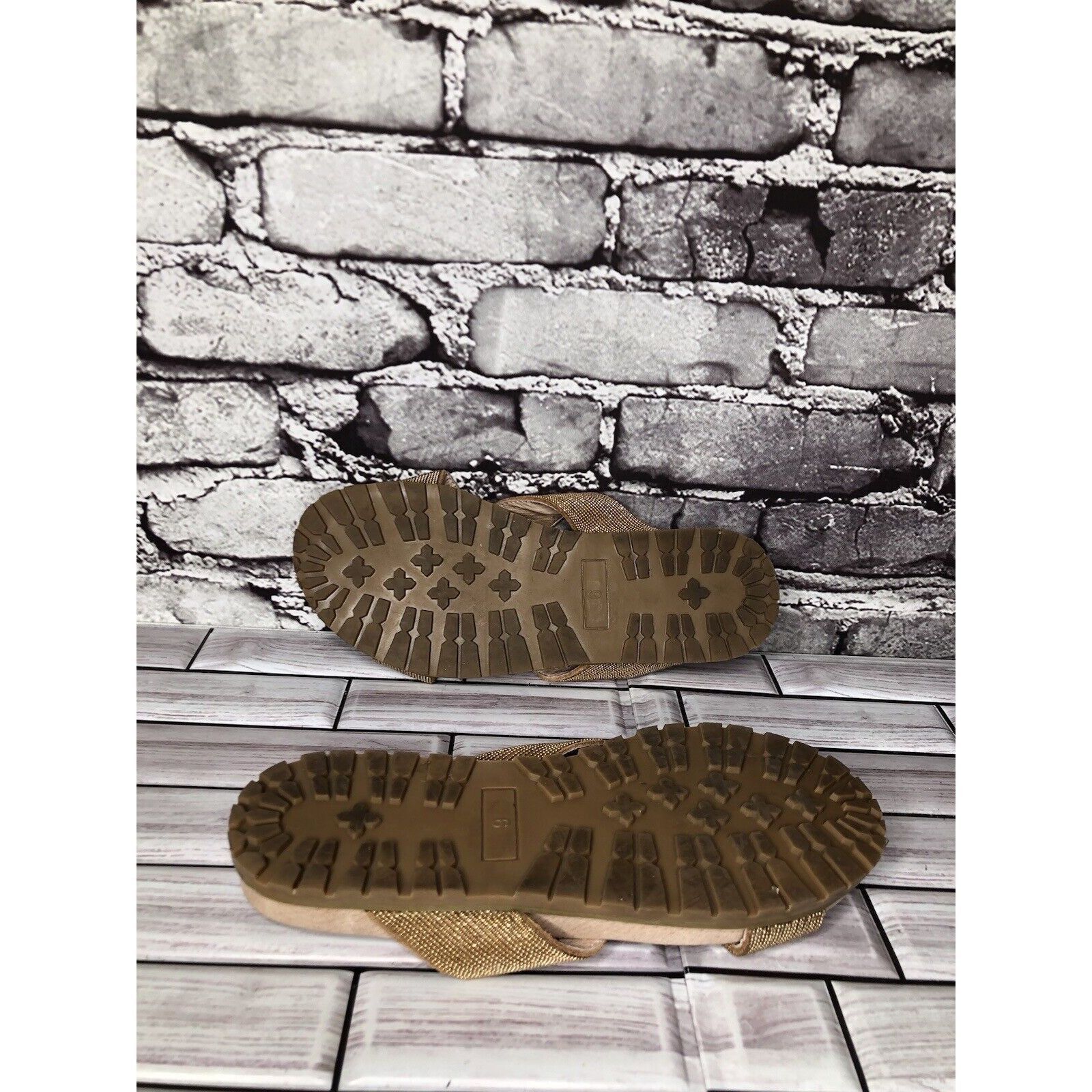 Saks Fifth Avenue Saks Fifth Avenue Tan Gold Beaded Slide Leather Casual Sanda Size US 6 / IT 36 - 6 Thumbnail