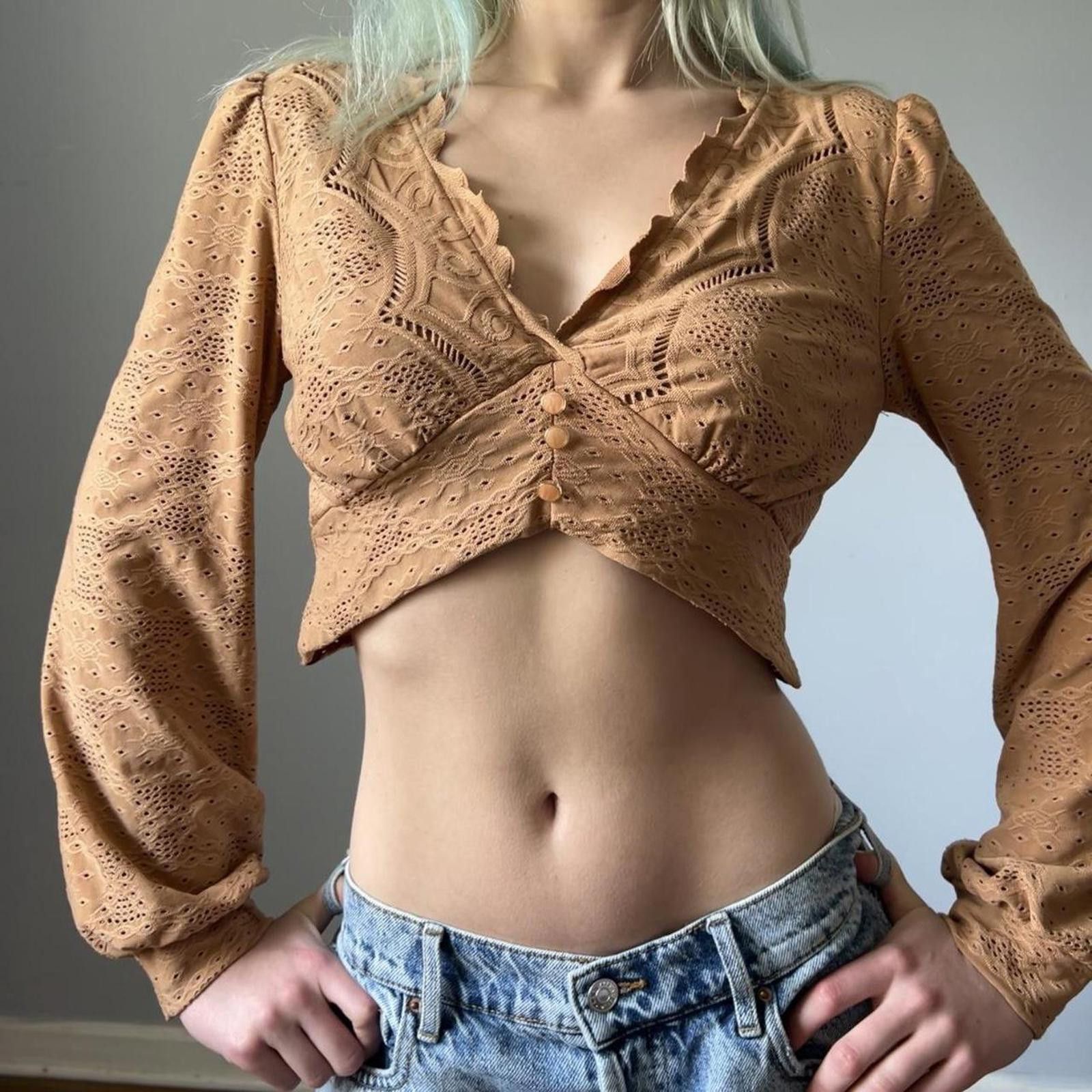 Other beautiful tan eyelet cropped long sleeve Size S / US 4 / IT 40 - 2 Thumbnail