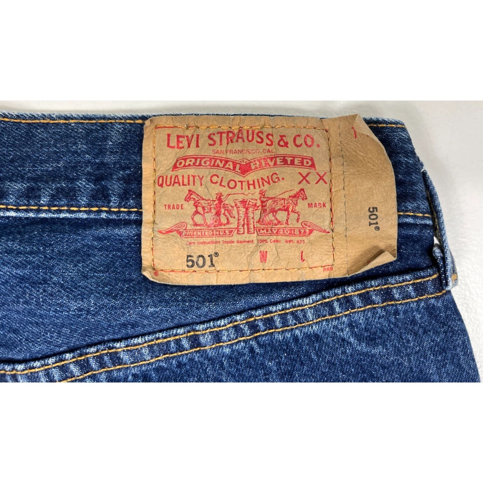 Levi's VINTAGE Levi's 501 Jeans Men 501 Red Tab Medium Wash W33xL30 Blue 90s Mens Jeans Size US 33 - 6 Thumbnail