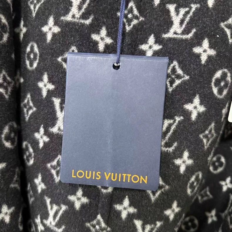 Louis Vuitton Louis Vuitton short sleeves Size US L / EU 52-54 / 3 - 4 Thumbnail