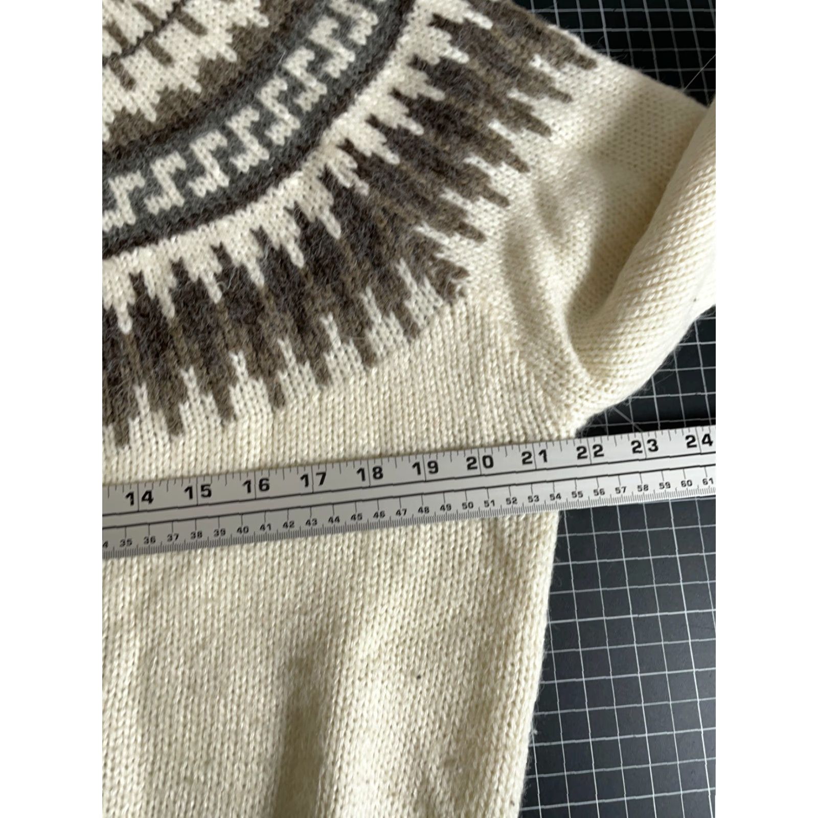 Vintage VINTAGE 90s Peter England Fair Isle Sweater Adult Large Ivory Ski Knit Raglan Sleeves Size US L / EU 52-54 / 3 - 6 Thumbnail