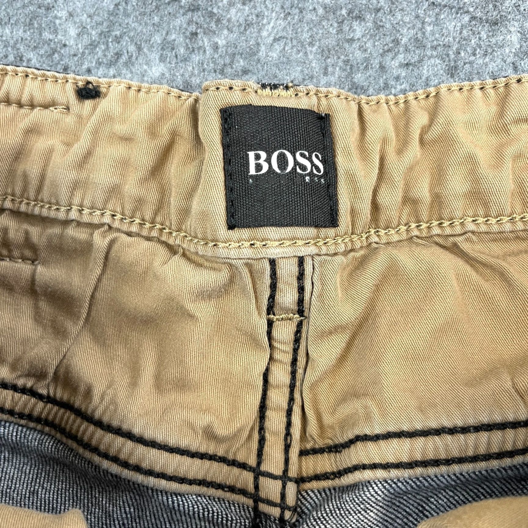 Hugo Boss HUGO BOSS Jeans Slim Tapered Delaware 30/32 Dark Wash Grey Whiskers Denim Cotton Elastane 5-Pocket Mens Jeans Size US 30 / EU 46 - 7 Thumbnail