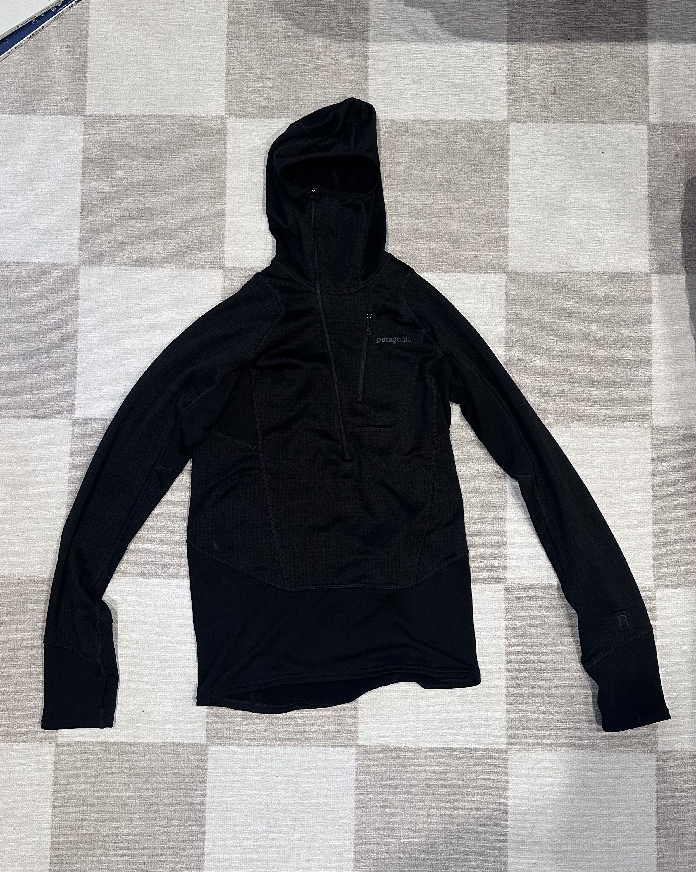 image of Patagonia R1 Hoody Men's Xs Black