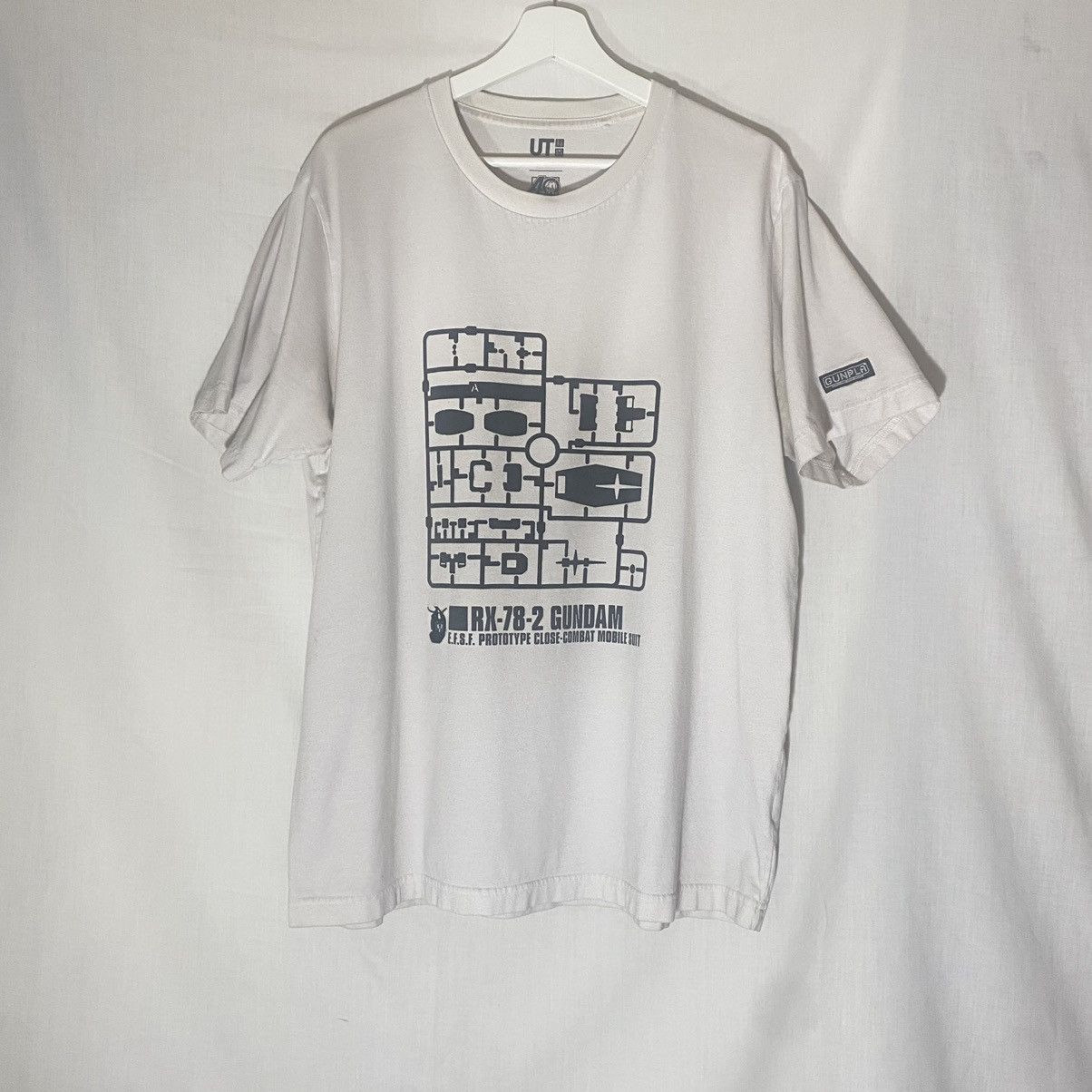 Uniqlo Uniqlo Model Kit Gundam T-shirt Size US L / EU 52-54 / 3 - 1 Thumbnail