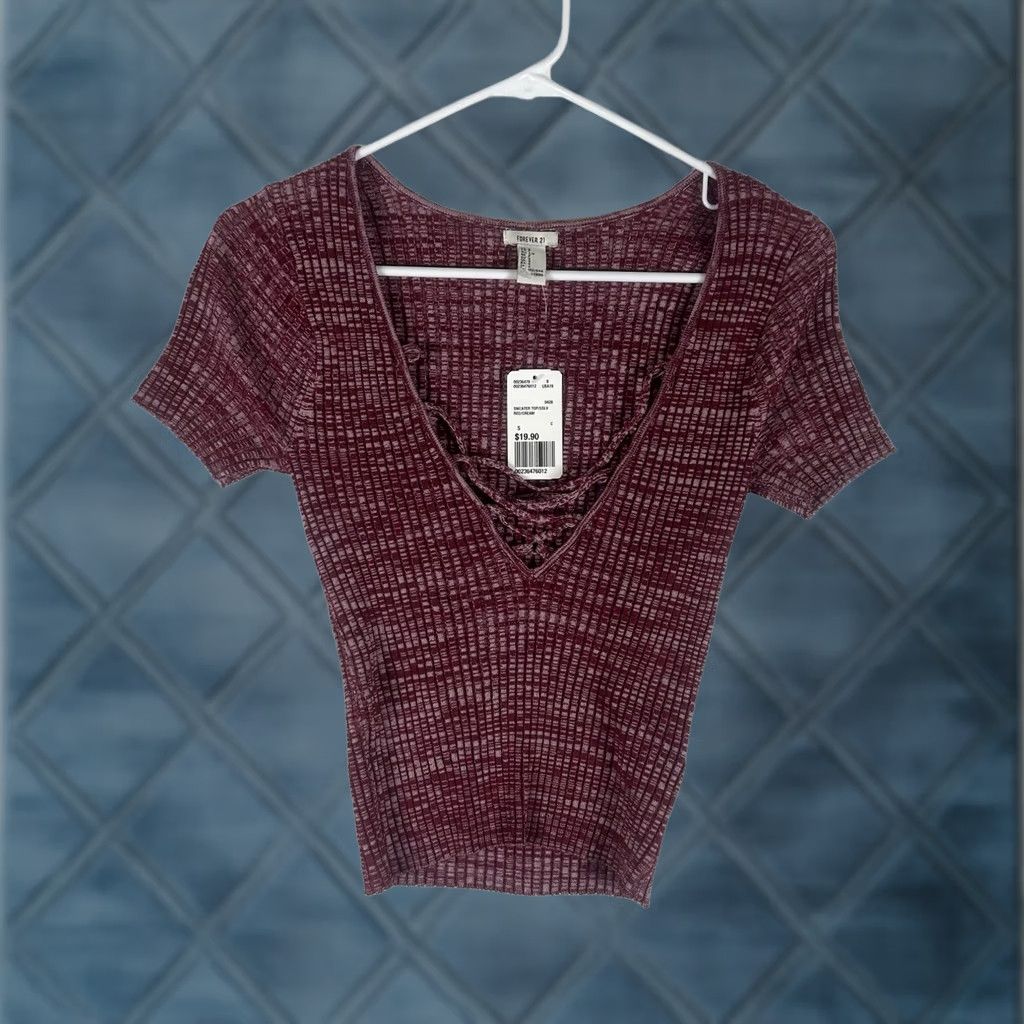 Forever 21 FOREVER 21 Deep V-Neck Sweater Top Womens S Red Knit Stretch Short Sleeve Cropped Blouse Size S / US 4 / IT 40 - 1 Thumbnail