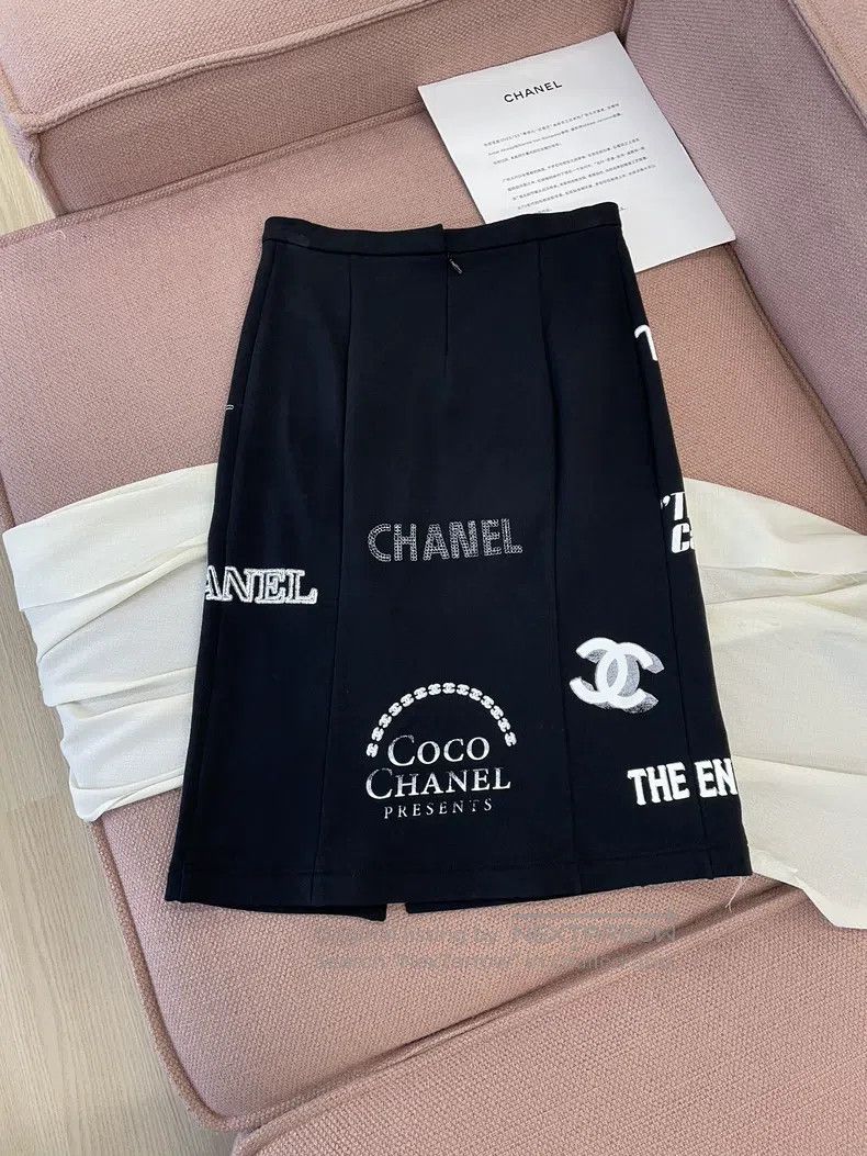 Chanel Chanel Black and white letter printed slit skirt Size 25" / US 0 / IT 36 - 2 Thumbnail