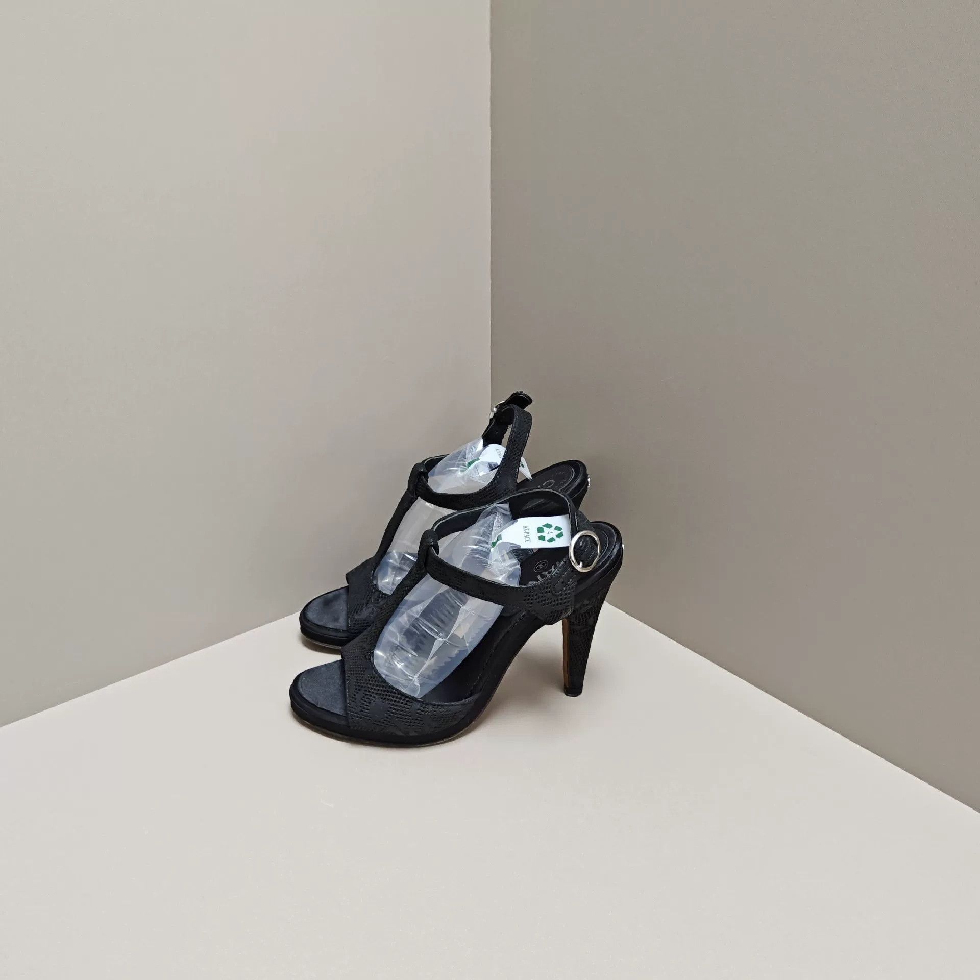 Chanel Chanel Gold Sandals us_6 Women Size US 6 / IT 36 - 1 Thumbnail