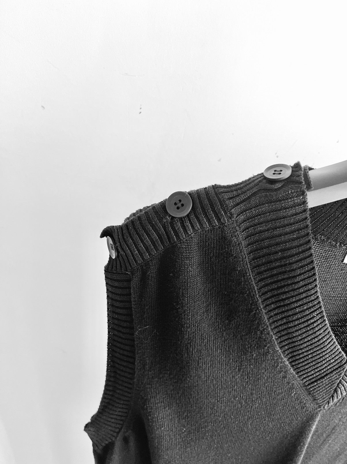 Yohji Yamamoto Yohji Yamamoto Pour Homme - 12G PLAIN STITCH V NECK VEST Size US L / EU 52-54 / 3 - 11 Thumbnail