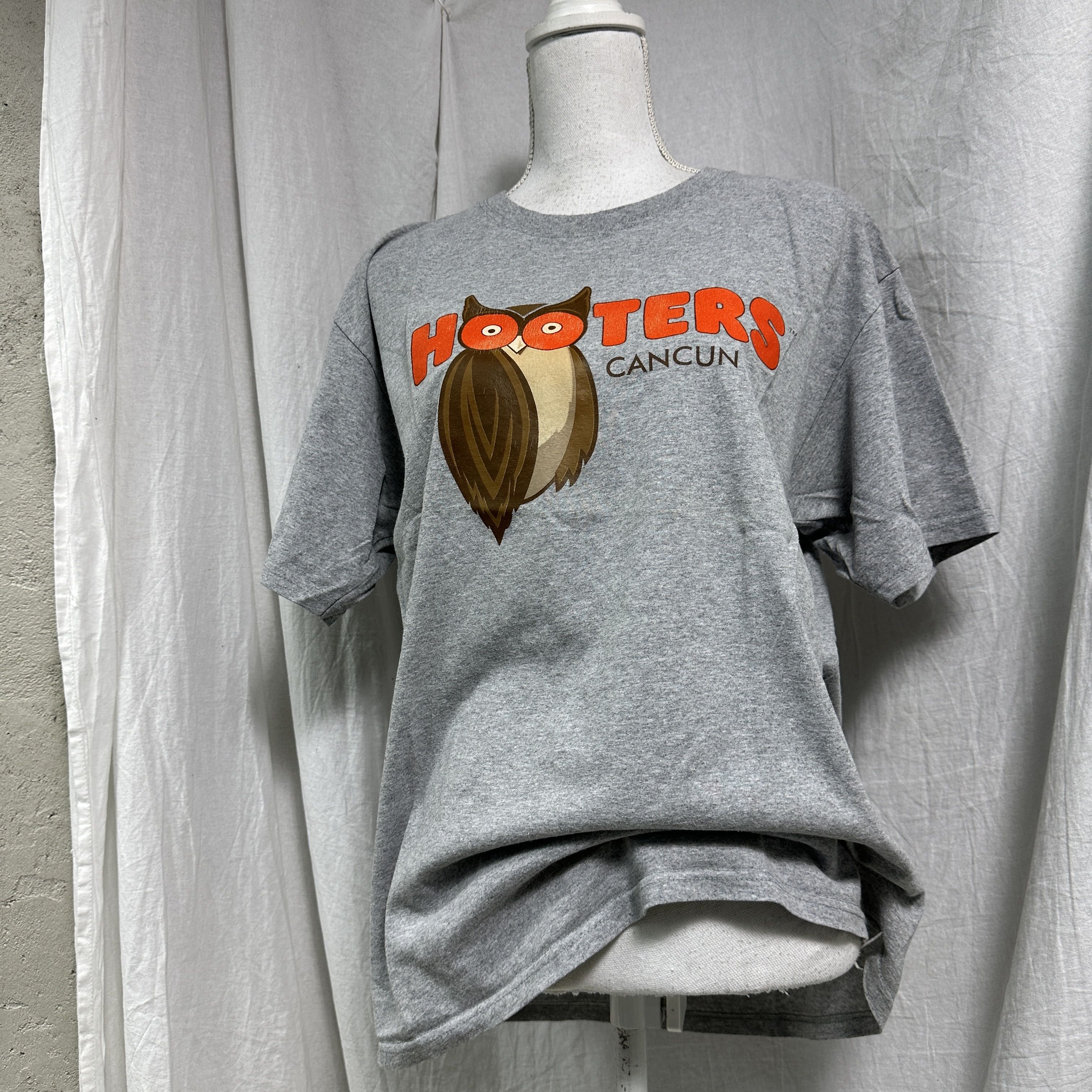 Vintage Vintage Streetwear Sporty Printed Hooters T-shirt Y2K Size US L / EU 52-54 / 3 - 5 Thumbnail