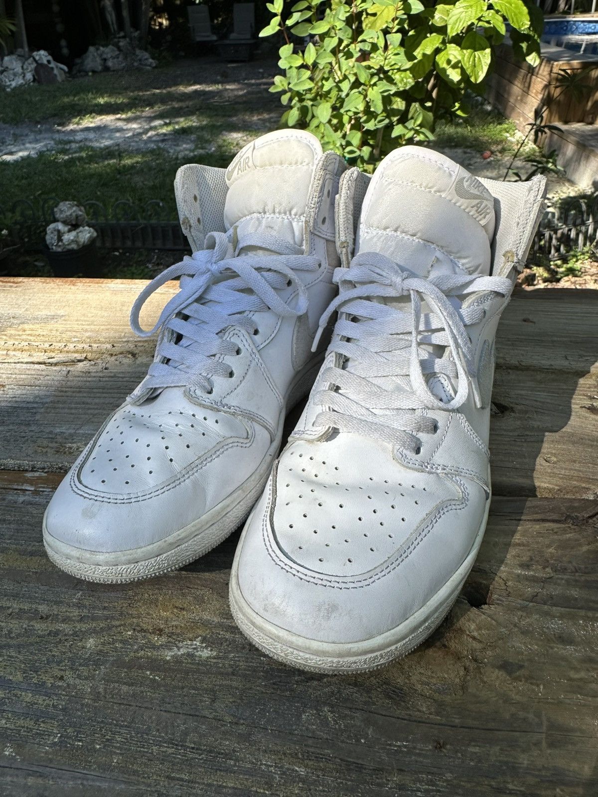 Jordan Brand × Nike Jordan 1 Neutral Grey OG Size US 9.5 / EU 42-43 - 2 Thumbnail