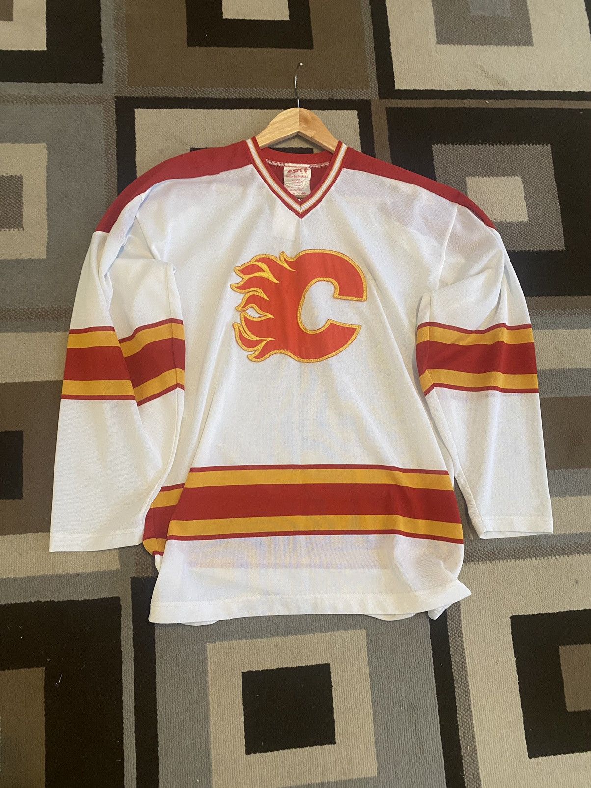 NHL × Vintage Vintage Calgary Flames Jersey Size US M / EU 48-50 / 2 - 1 Thumbnail