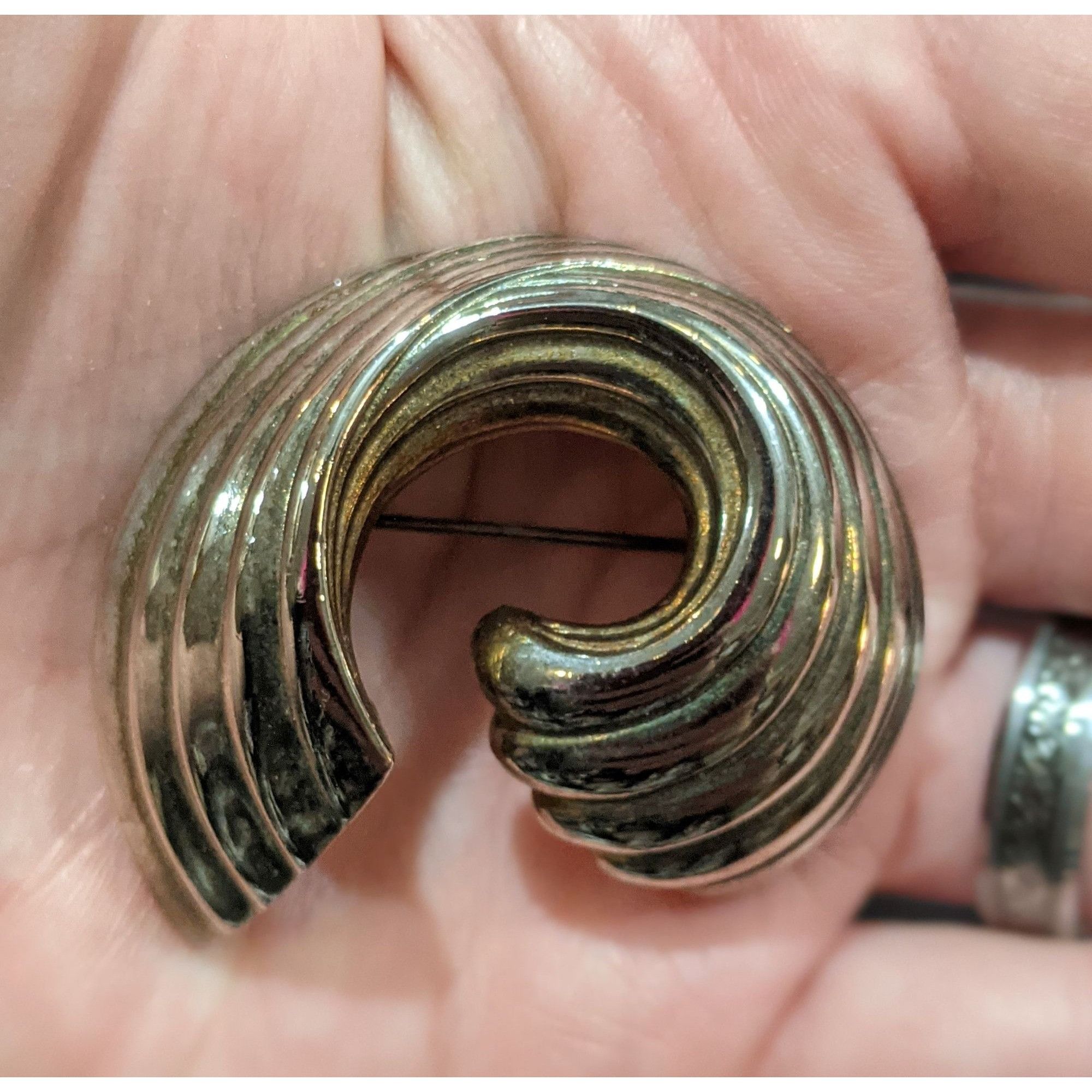 Other Vintage Ribbed Silver Swirl Abstract Brooch Size ONE SIZE - 1 Thumbnail