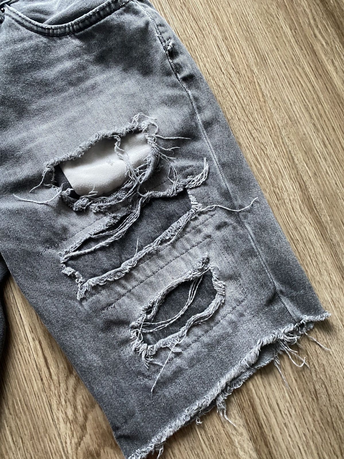 Levi's Y2K Distressed Levis Denim Shorts Size US 30 / EU 46 - 4 Thumbnail