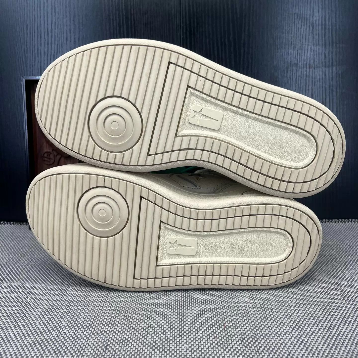Converse Converse ro Ivory White 40.5 Like New with box Size US 7.5 / EU 40-41 - 4 Thumbnail