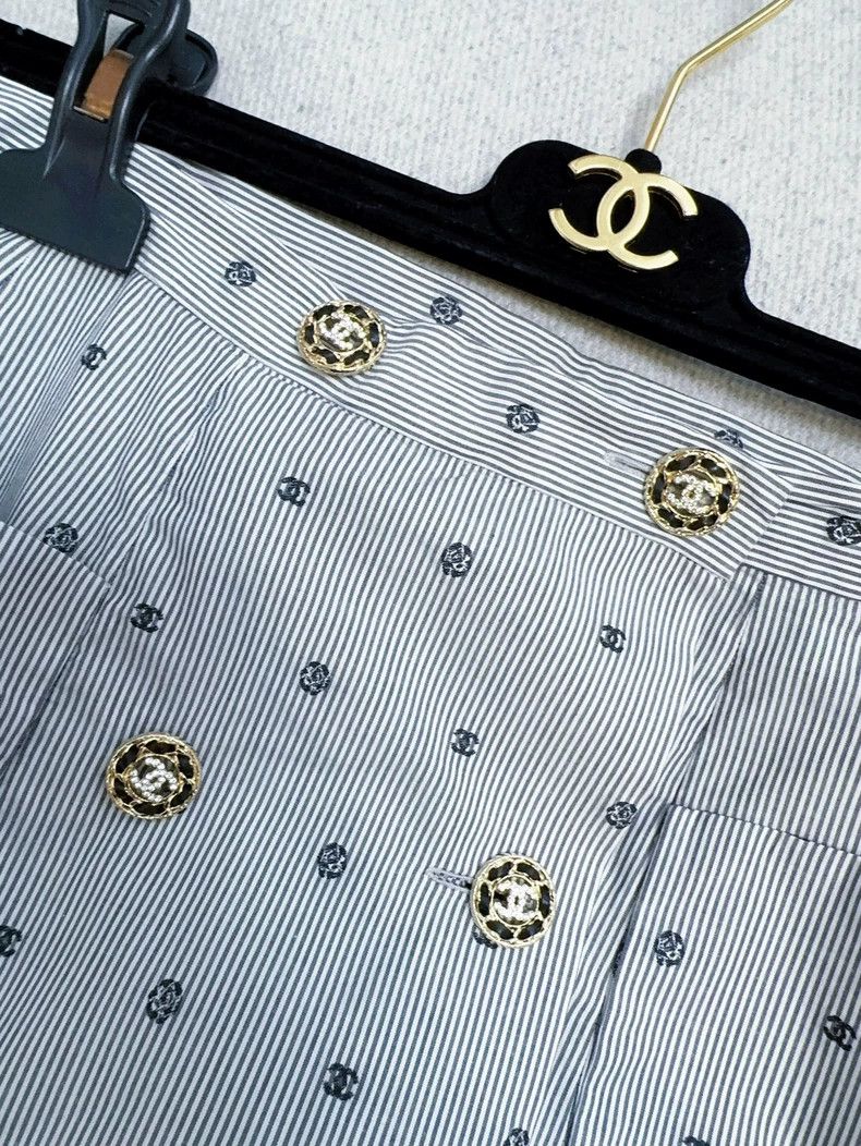 Chanel Chanel 24p gray thin striped diamond buckle full logo skir Size 25" / US 0 / IT 36 - 2 Thumbnail