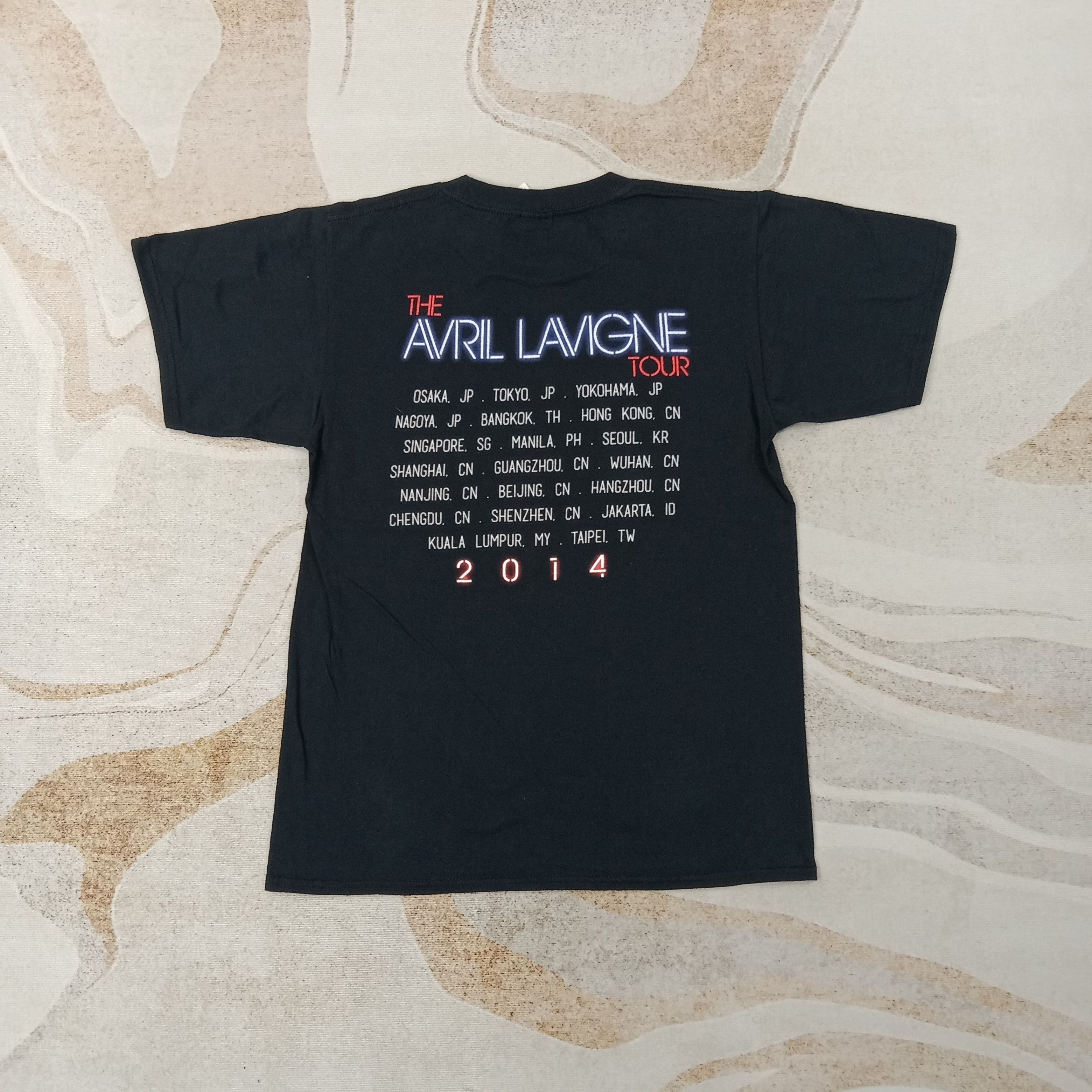 Band Tees The Avril Lavigne Solo Singer Tour Tshirt C259N18 Size US S / EU 44-46 / 1 - 6 Thumbnail