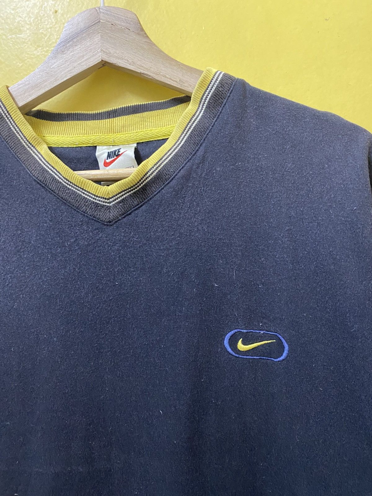 Nike Nike V Neck Small Logo Tee Size US M / EU 48-50 / 2 - 3 Thumbnail