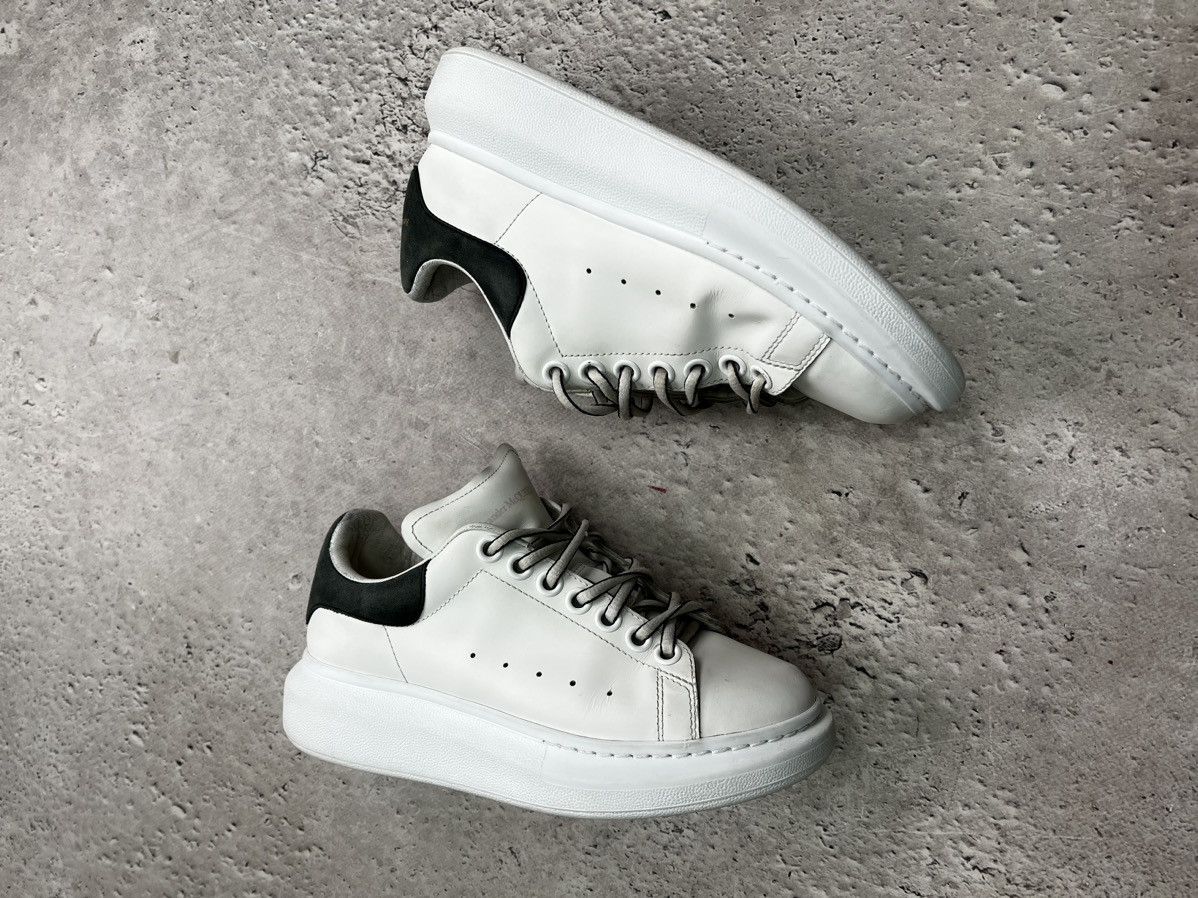 Alexander McQueen Alexander McQueen Oversized Larry Sneaker White Size US 6 / IT 36 - 13 Thumbnail