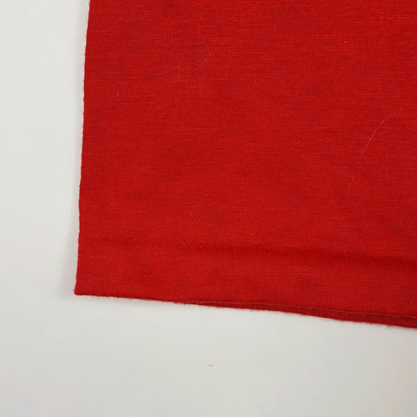 Etro VINTAGE Merry Christmas Men's L Red USA Made Holly Holiday Retro T Shirt Size US L / EU 52-54 / 3 - 7 Thumbnail