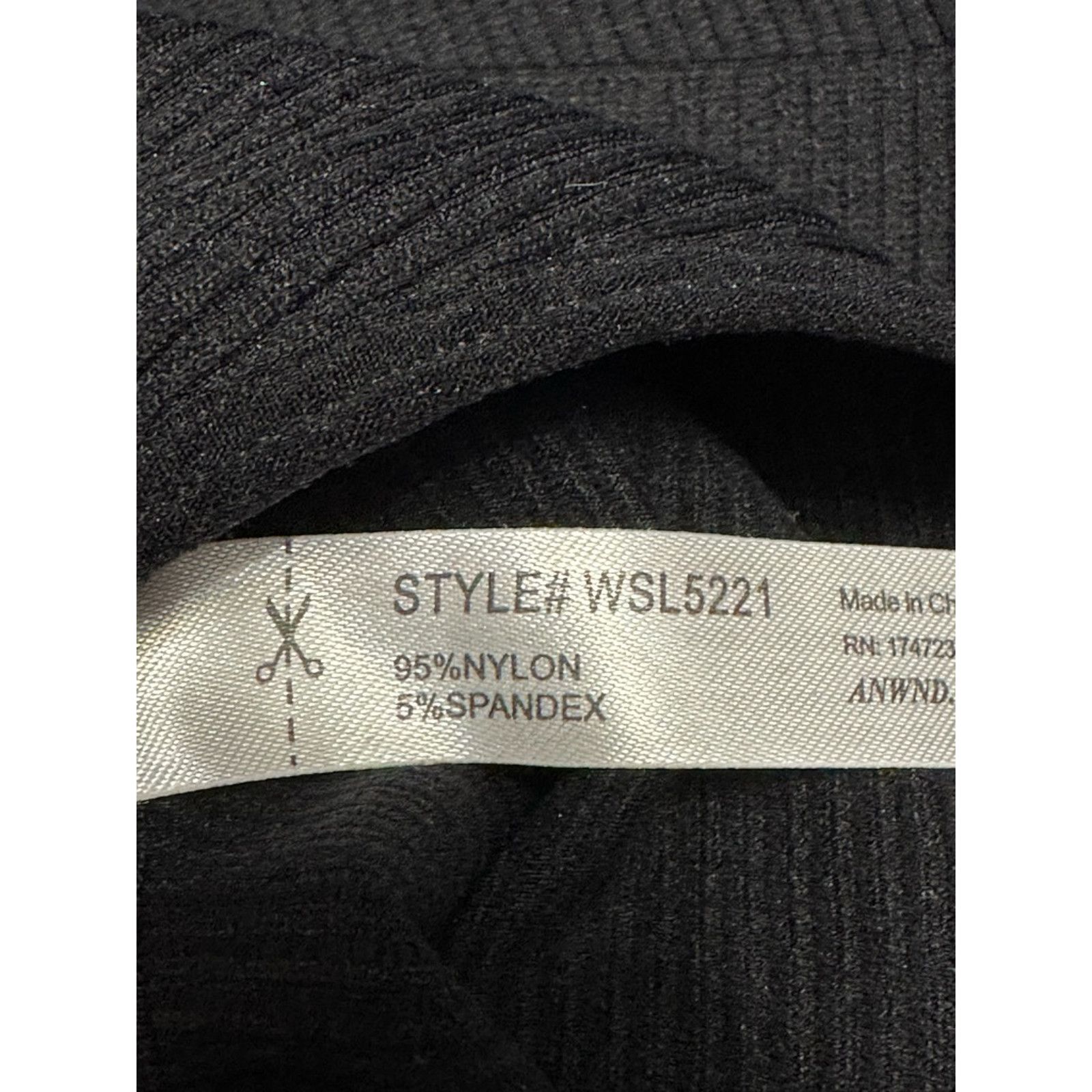Other Priceless Crop Top Ribbed V-Neckline Sleeveless Black W S/M Size M / US 6-8 / IT 42-44 - 9 Thumbnail