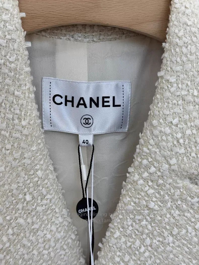 Chanel Chanel Cruise series tweed white pearl buckle suit jacket Size S / US 4 / IT 40 - 2 Thumbnail