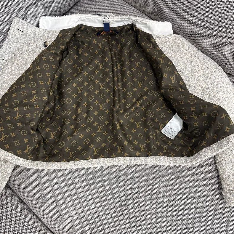 Louis Vuitton Louis Vuitton Solid double-breasted tweed long-sleeved jac Size XS / US 0-2 / IT 36-38 - 3 Thumbnail