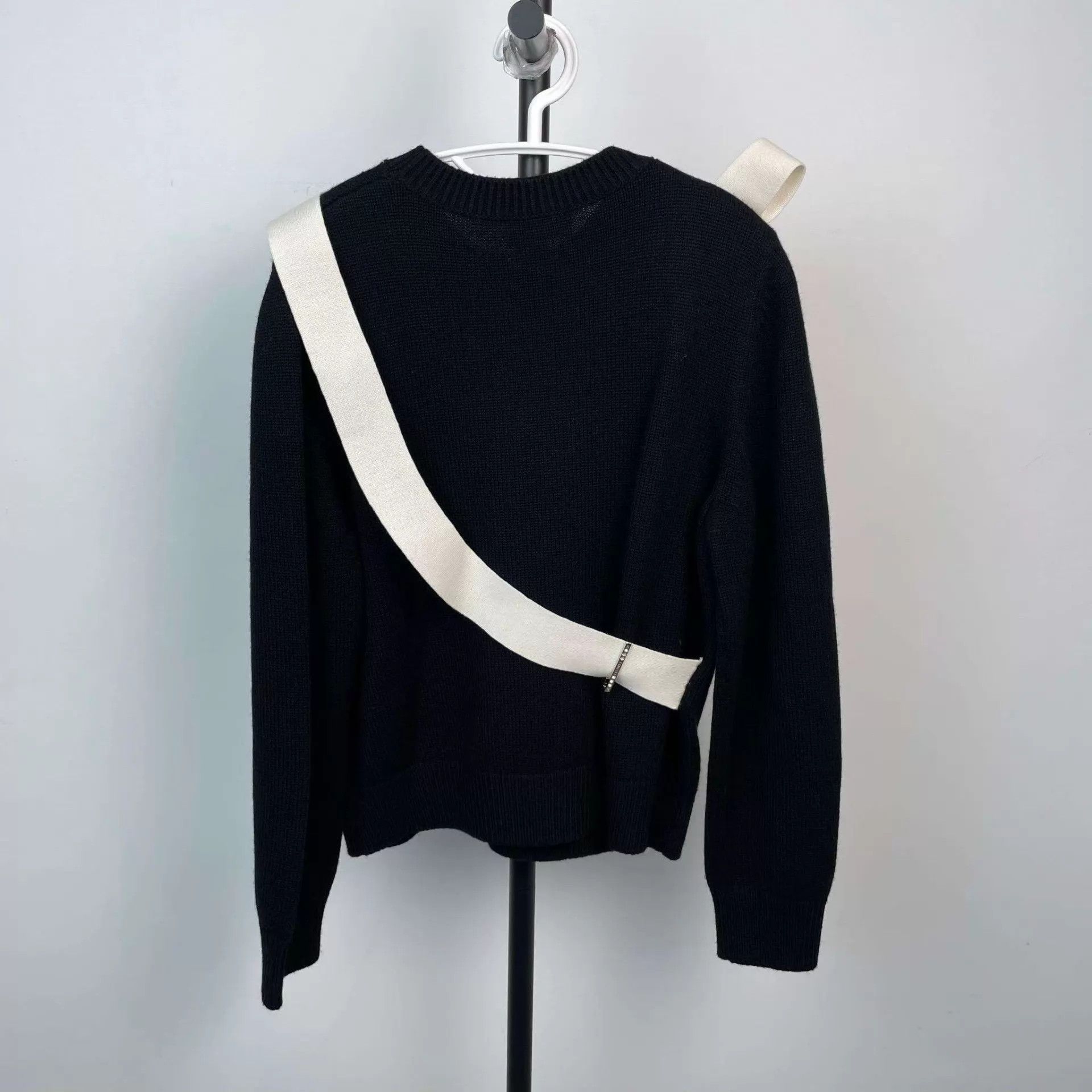 Chanel New 40 Black/White 3D bow long-sleeve knit dress Size M / US 6-8 / IT 42-44 - 2 Thumbnail