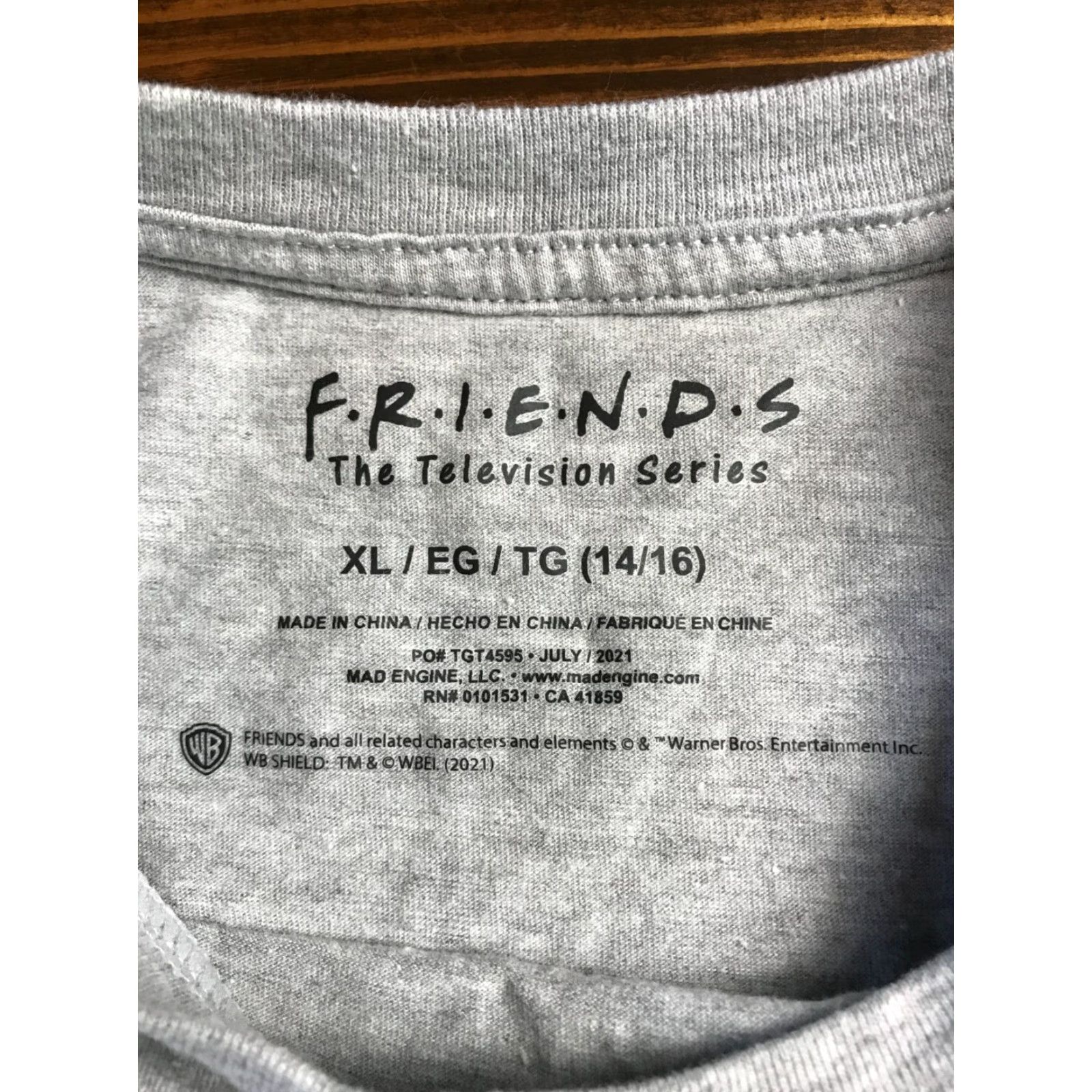 Vintage Friends shirt Women's XL Gray Cropped Top T-Shirt Cropped Modern 90s TV Show Friends Womens XL Gray Cropped Top Size XL / US 12-14 / IT 48-50 - 5 Thumbnail