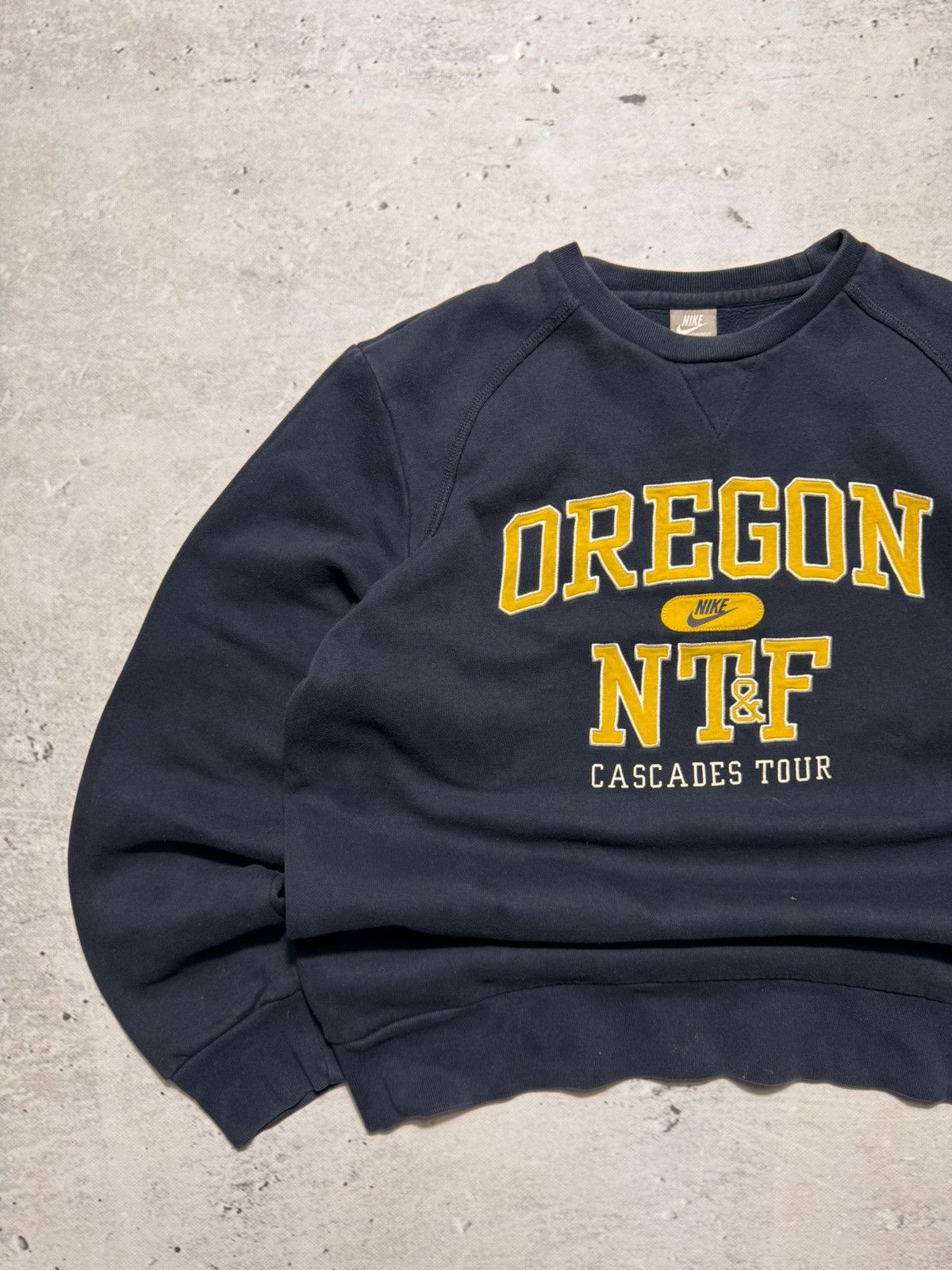 Nike × Vintage NIKE OREGON VINTAGE CENTER LOGO OVERSIZE BOXY SWEATSHIRT Size US XL / EU 56 / 4 - 2 Thumbnail