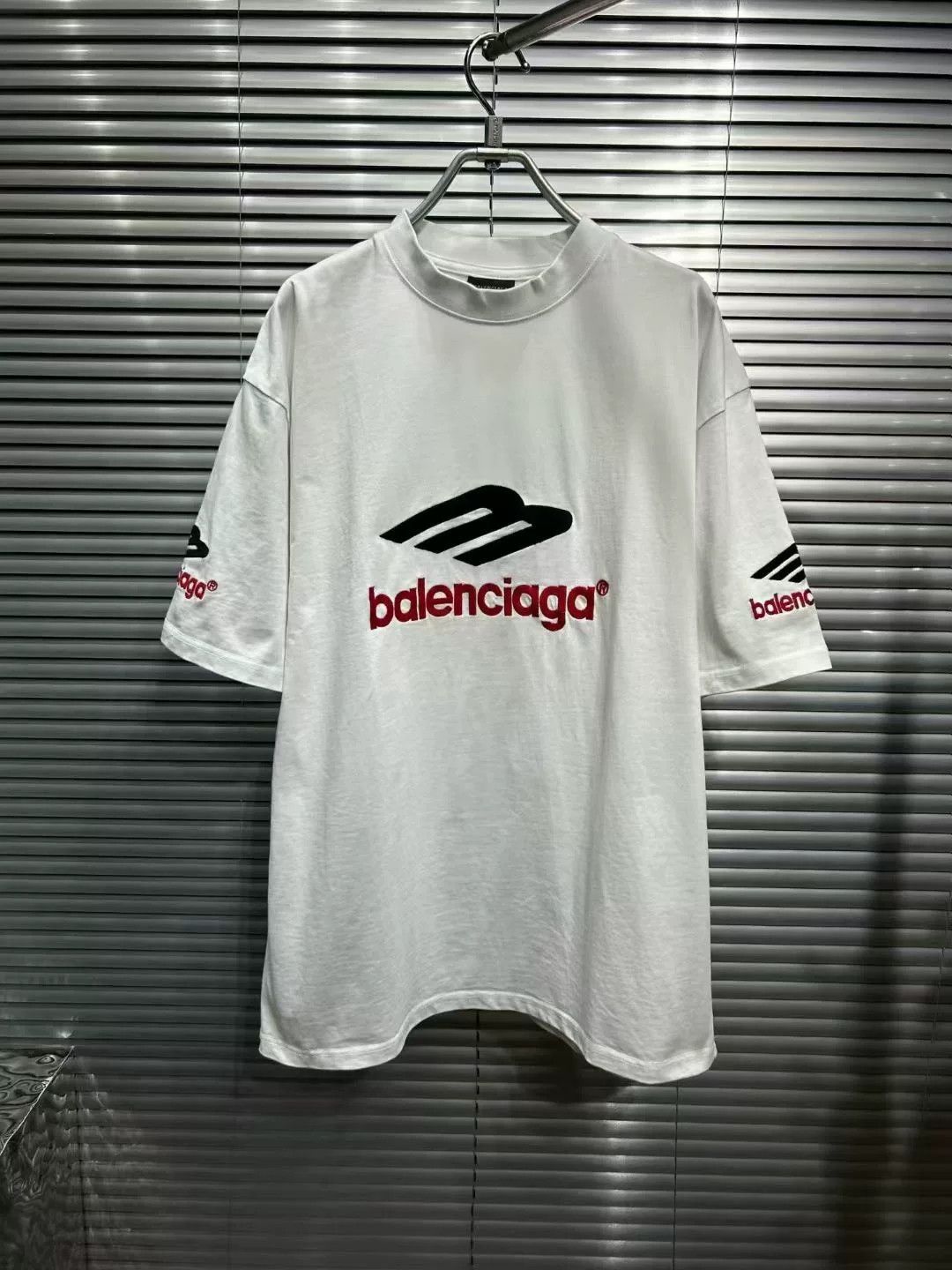 Balenciaga Balenciaga 3B Logo White Short-Sleeve T-Shirt Size US L / EU 52-54 / 3 - 1 Thumbnail