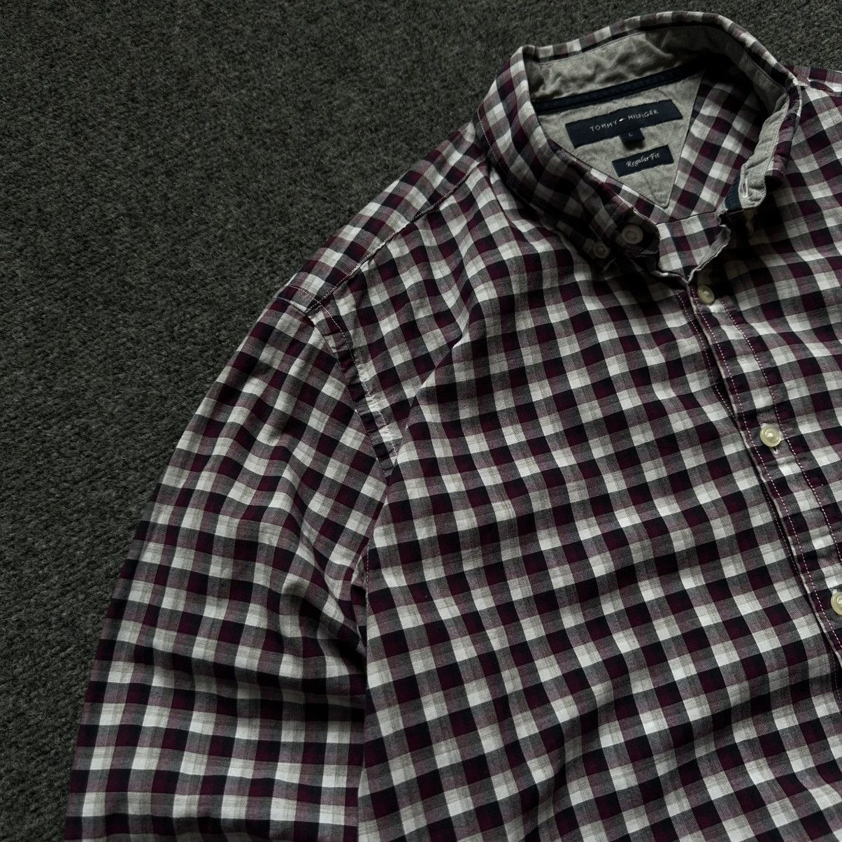 Tommy Hilfiger Luxury Tommy Hilfiger Checked Shirt Button Up Size L Regular Size US L / EU 52-54 / 3 - 14 Thumbnail