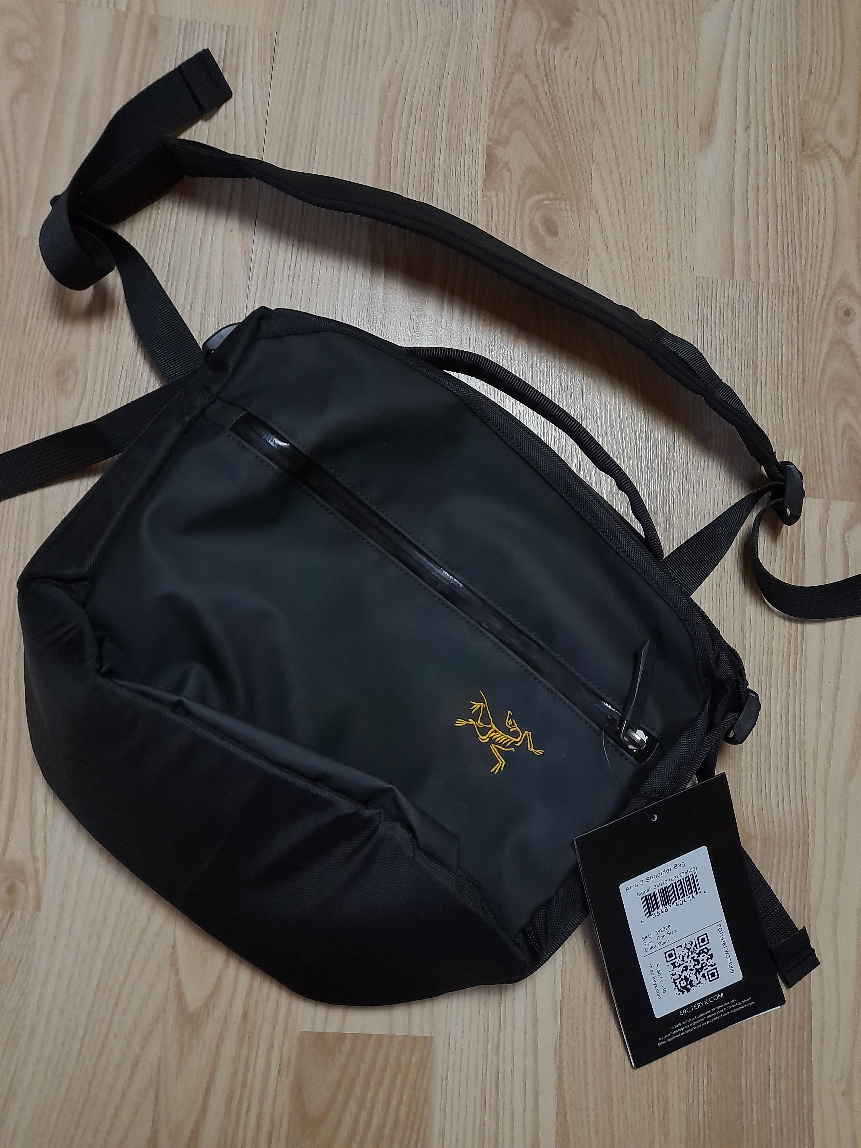 Arc'teryx × Veilance Arc'Teryx Arro 8 Shoulder Bag in Black Color