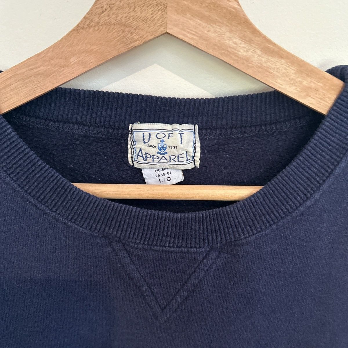 Other Vintage UofT Embroidered Navy Crewneck Size US L / EU 52-54 / 3 - 2 Thumbnail