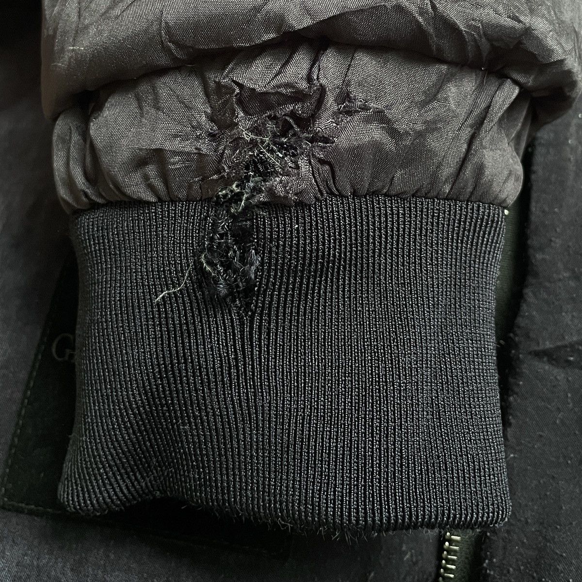 Giorgio Armani Vintage Brand Giorgio Armani Puffer Jacket 1990s Size US M / EU 48-50 / 2 - 11 Thumbnail