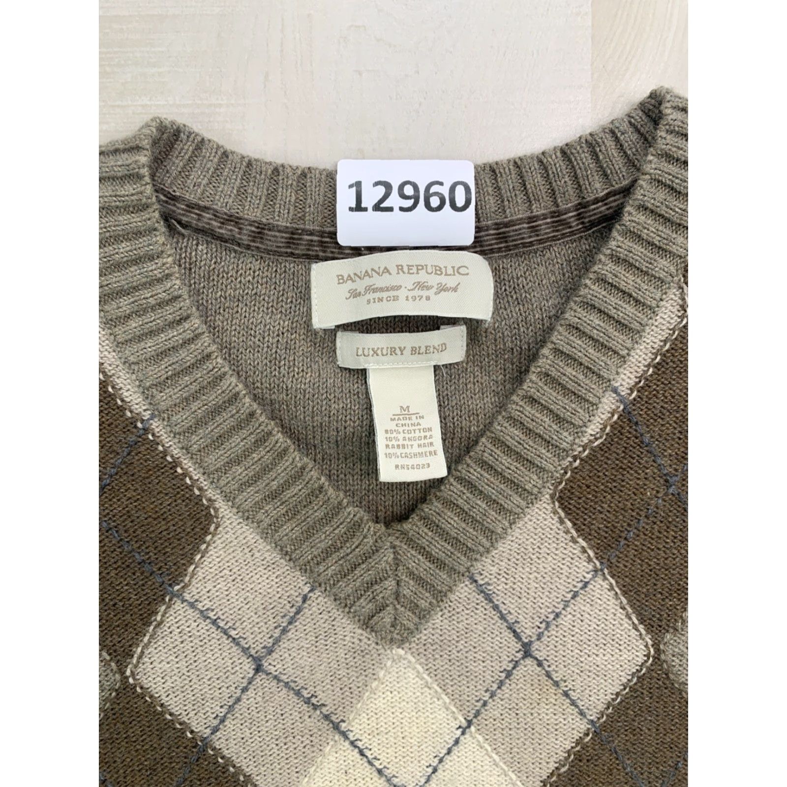 Banana Republic VINTAGE Banana Republic Luxury Blend Cashmere Angora Cotton Blend Argyle Sweater M Beige Pullover Knit V-Neck Long Sleeve Mens RAGGED? Size US M / EU 48-50 / 2 - 3 Thumbnail