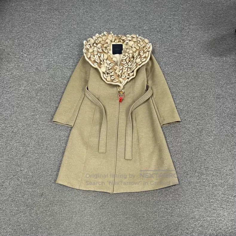 Fendi Fendi Show model heavy duty rabbit fur flower collar fur a Size XS / US 0-2 / IT 36-38 - 1 Thumbnail