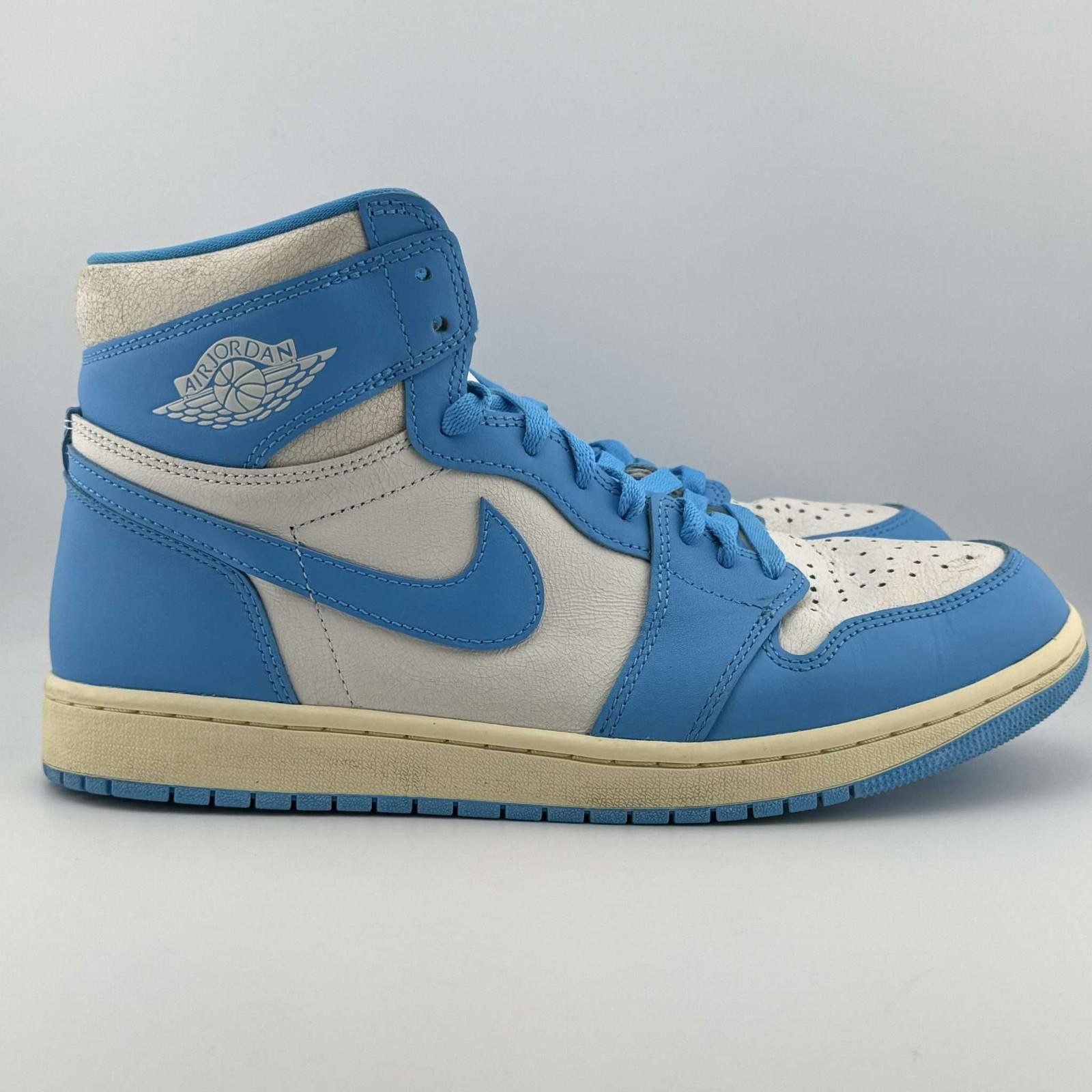 Nike Nike Air Jordan 1 Retro High OG Powder Blue 10.5 Used Size US 10.5 / EU 43-44 - 4 Thumbnail