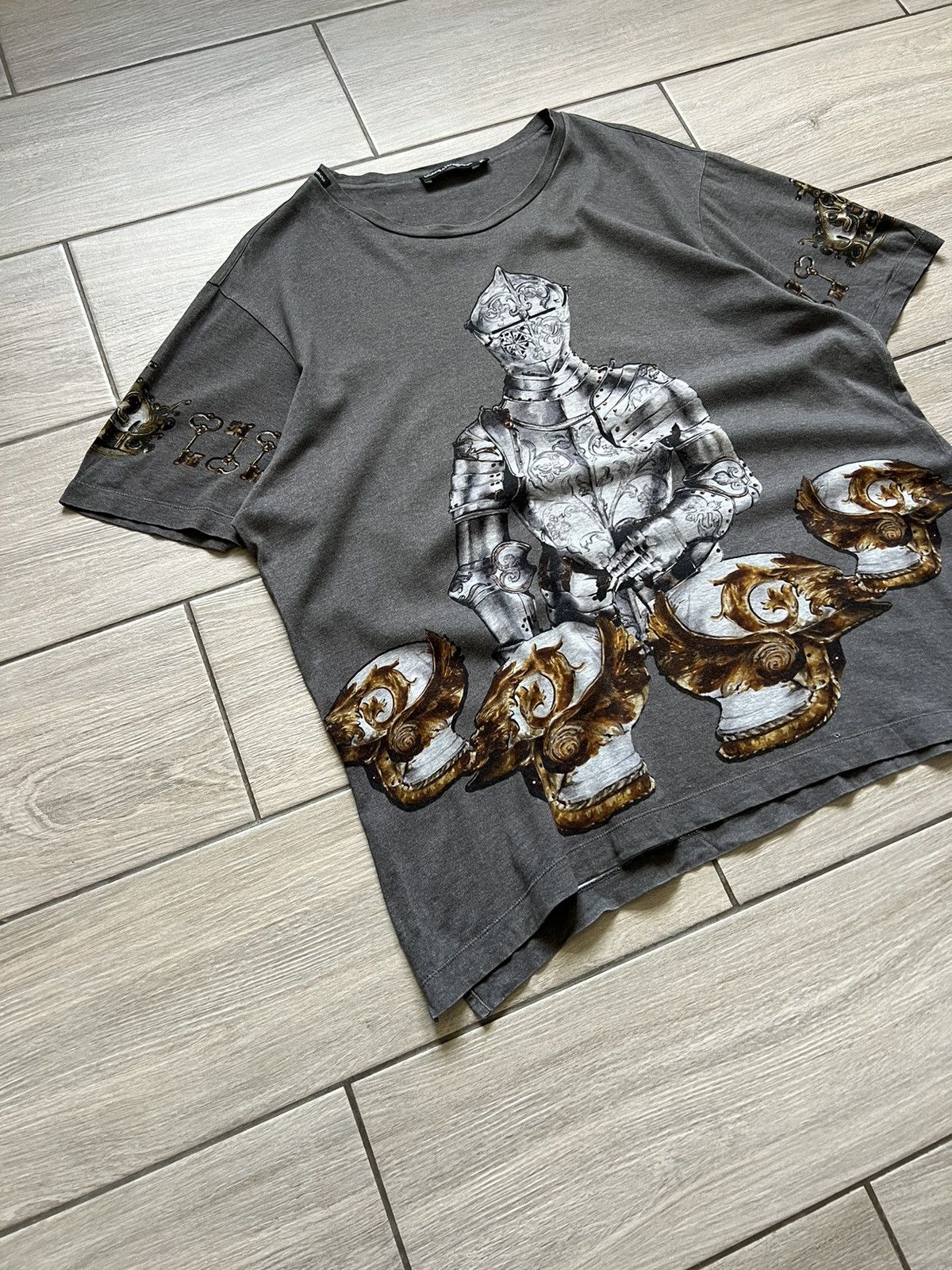 Dolce & Gabbana Dolce & Gabbana Grey Knight Print Logo Tee Size L Luxury Size US L / EU 52-54 / 3 - 4 Thumbnail