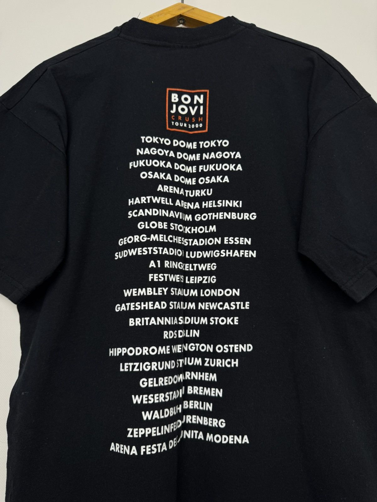 Vintage Vintage Bon Jovi 2000 year tour t-shirt Size US M / EU 48-50 / 2 - 3 Thumbnail