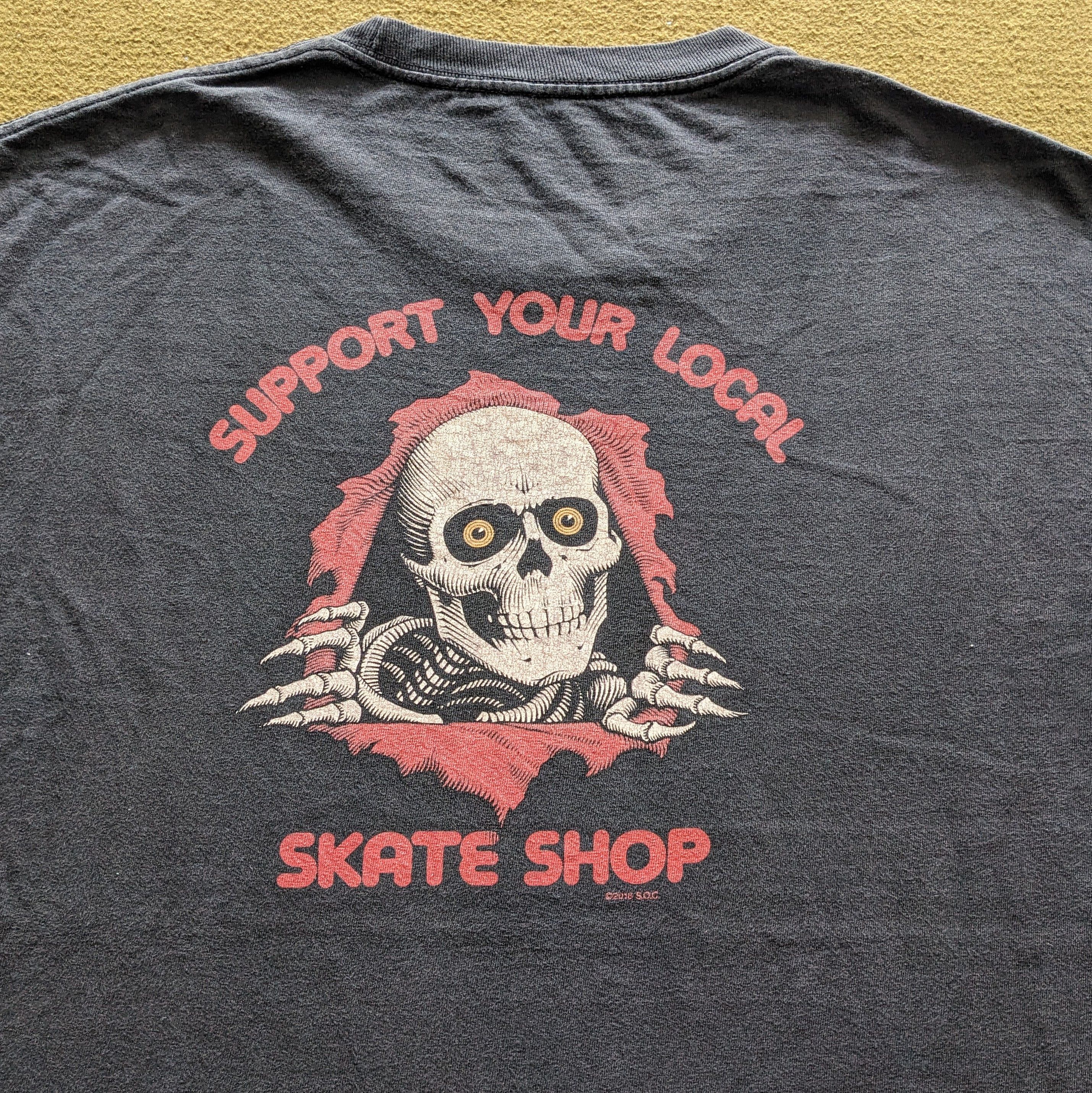 Vintage Vintage POWELL PERALTA Skulls Design T-shirt Size US XL / EU 56 / 4 - 2 Thumbnail