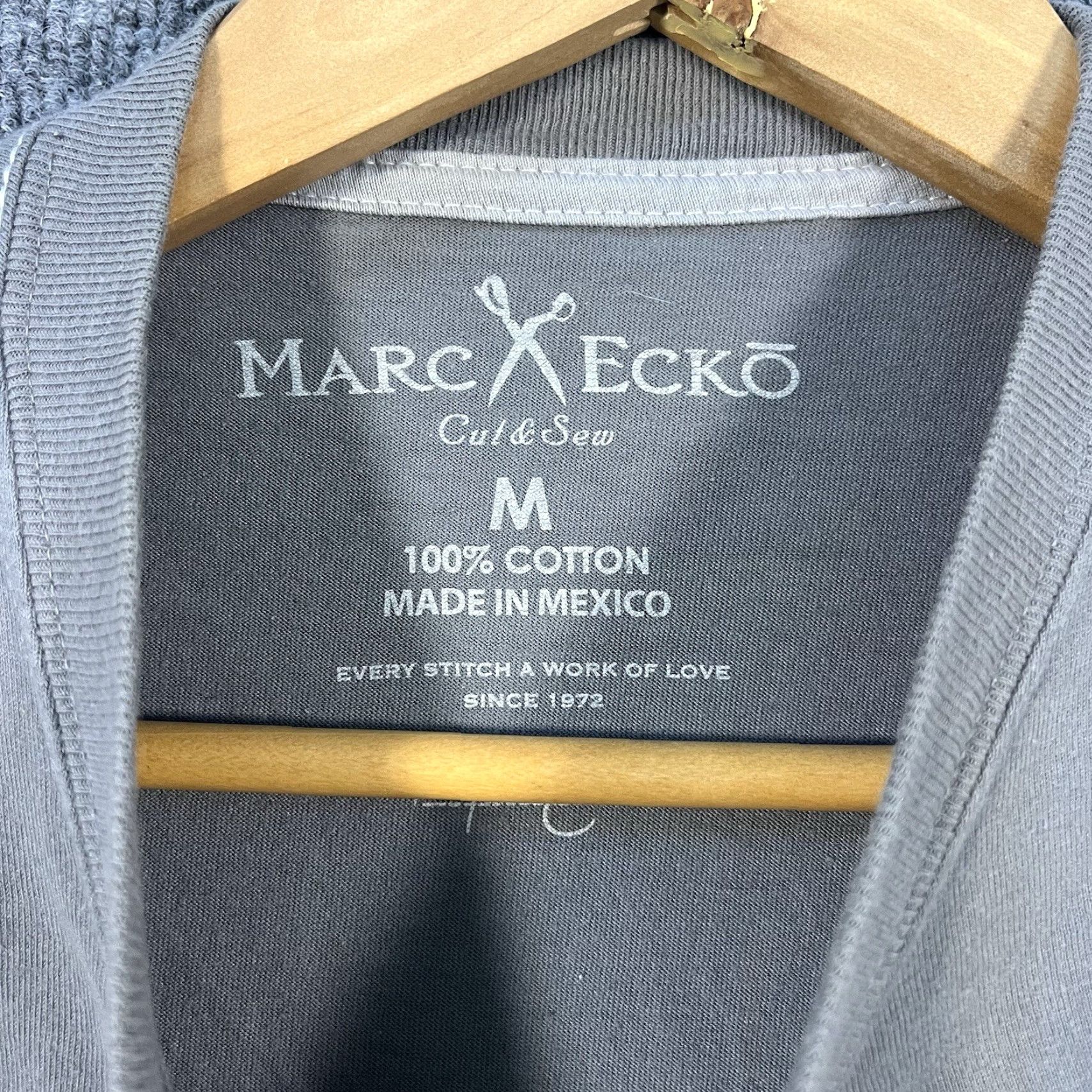 Vintage VINTAGE Marc Ecko Skull Rose Graphic T-shirt Mens M Short Sleeve Crew Neck Gray Cotton Regular All Seasons 2000s Size US M / EU 48-50 / 2 - 5 Thumbnail