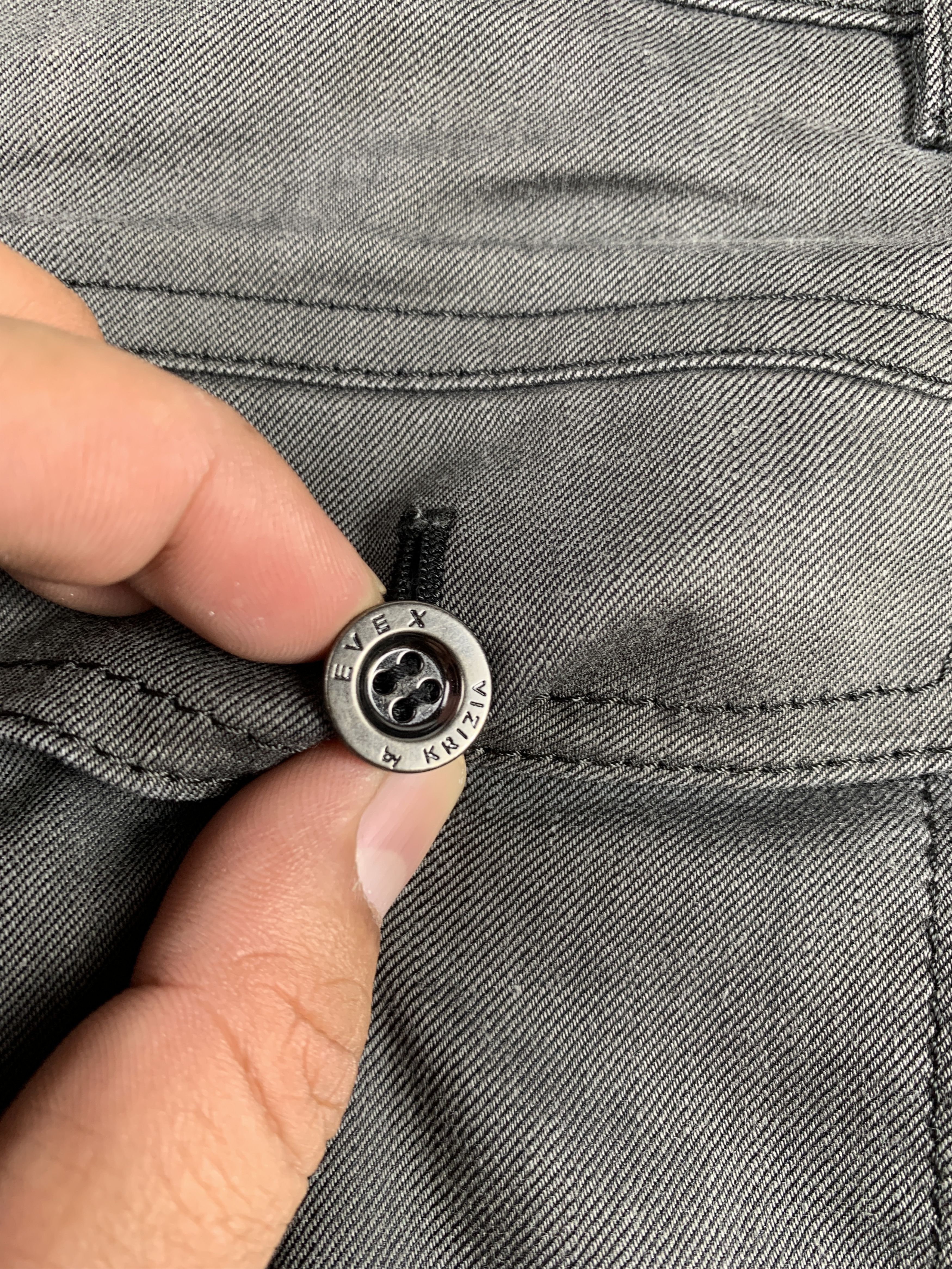 Krizia Evex by Krizia Charcoal Fatigue Shorts (28) Size 28" / US 6 / IT 42 - 9 Thumbnail